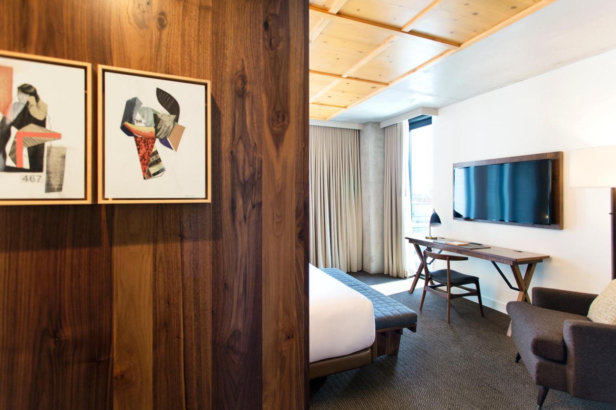 Essential King Room with Union Station View