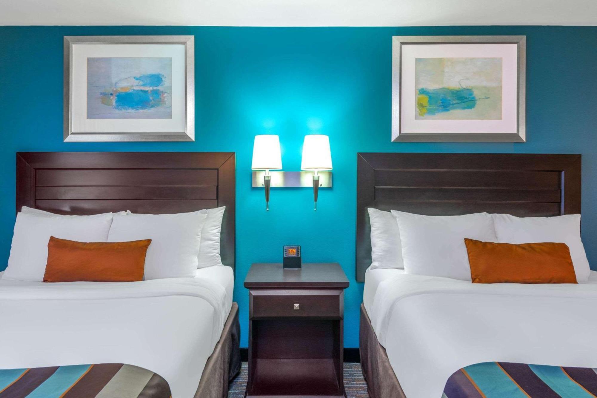 Queen Room with Two Queen Beds - Non-Smoking,1280519941:JPEG