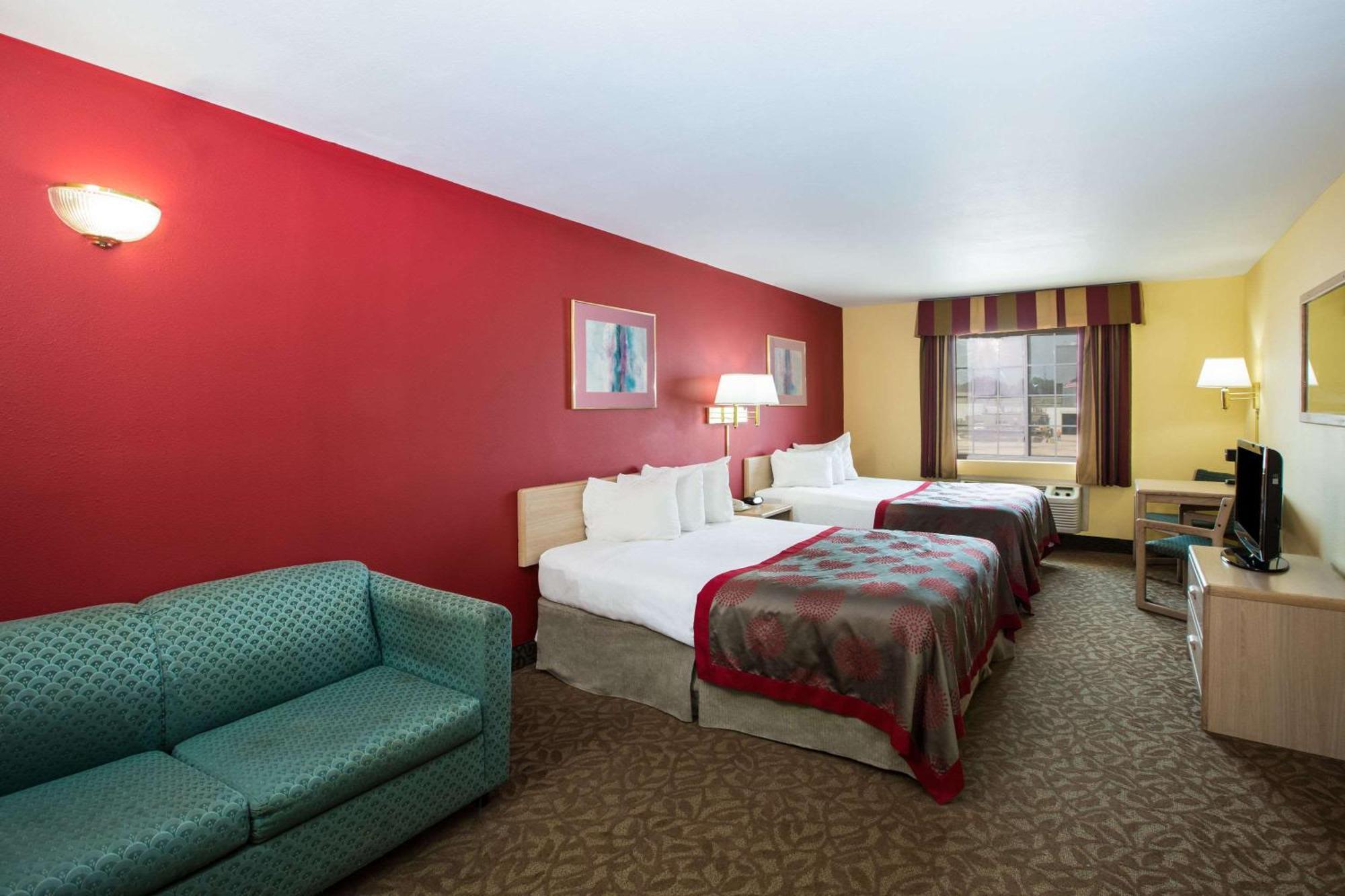 Deluxe Room Three Queen Beds Non-Smoking