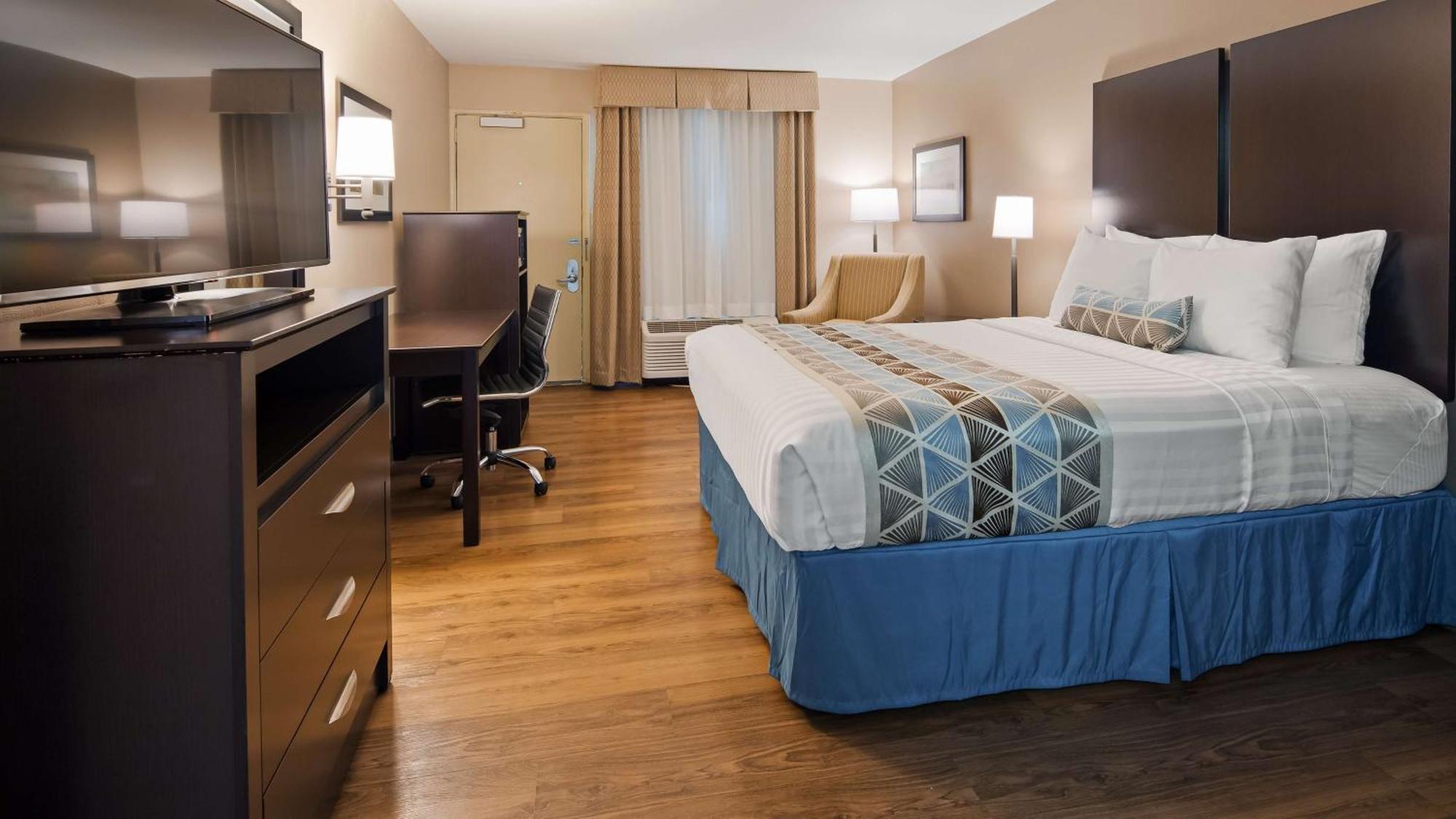 Queen Room - Mobility Accessible/Non-Smoking