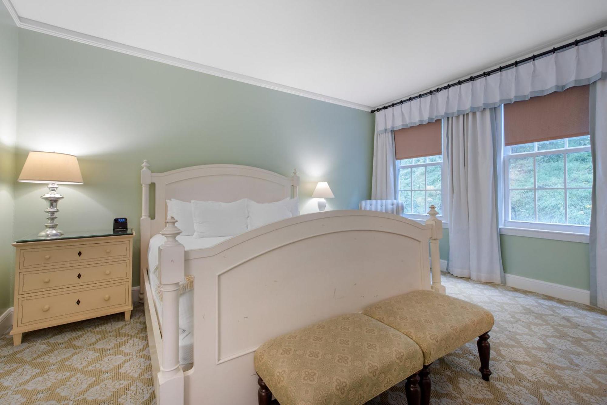 Deluxe Room One King Bed