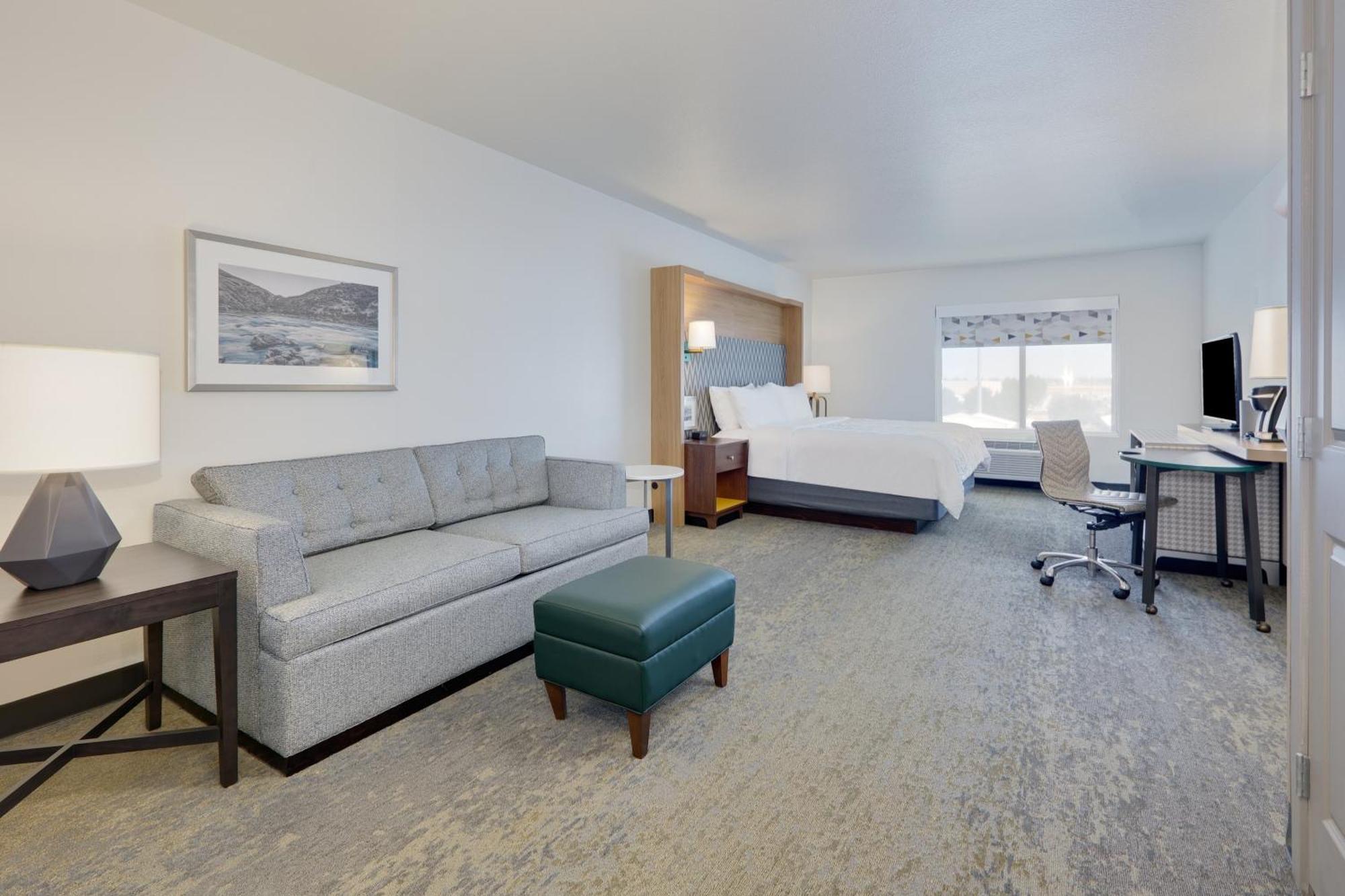 Standard King Room Sofa Bed