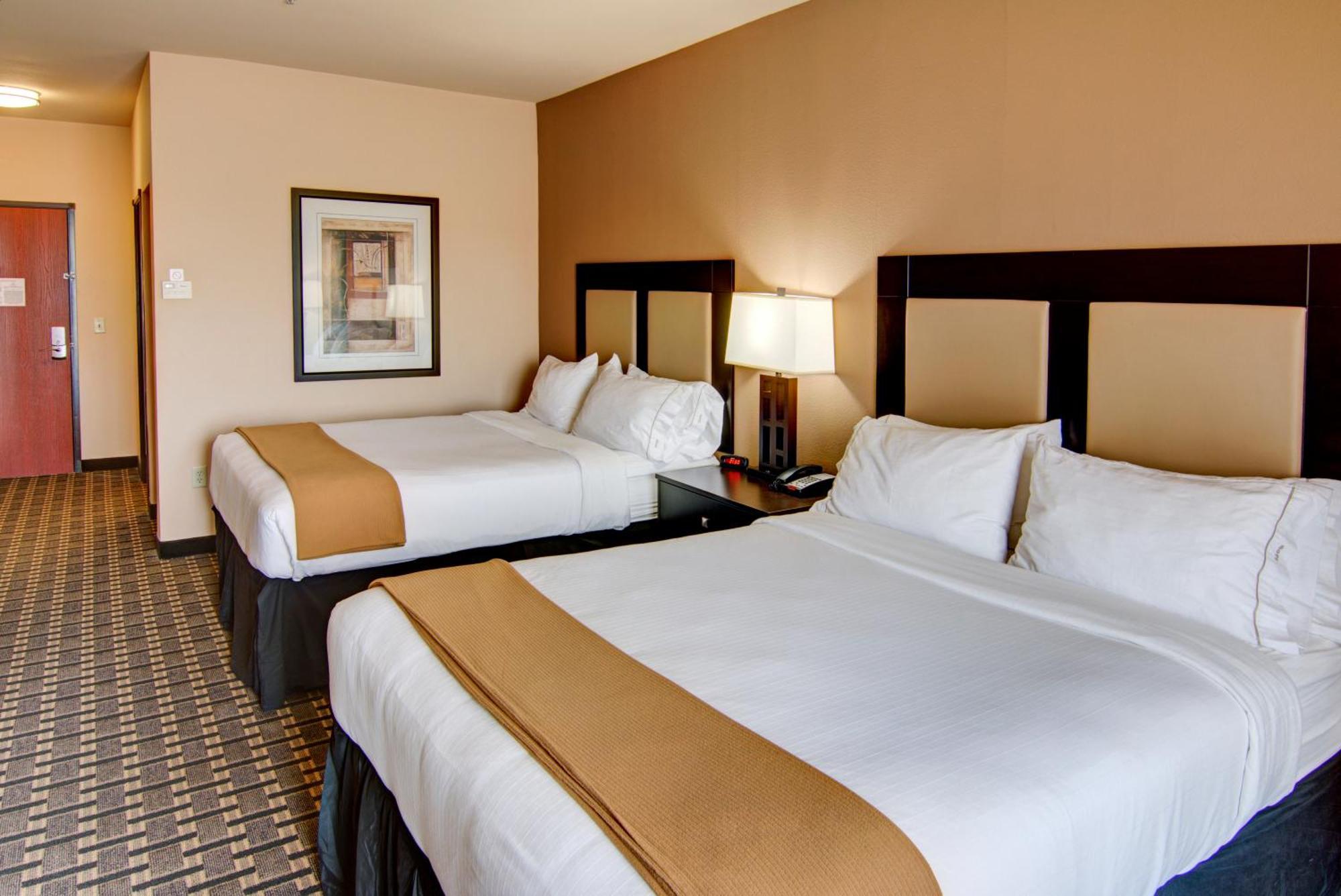 Standard Queen Room Two Queen Beds