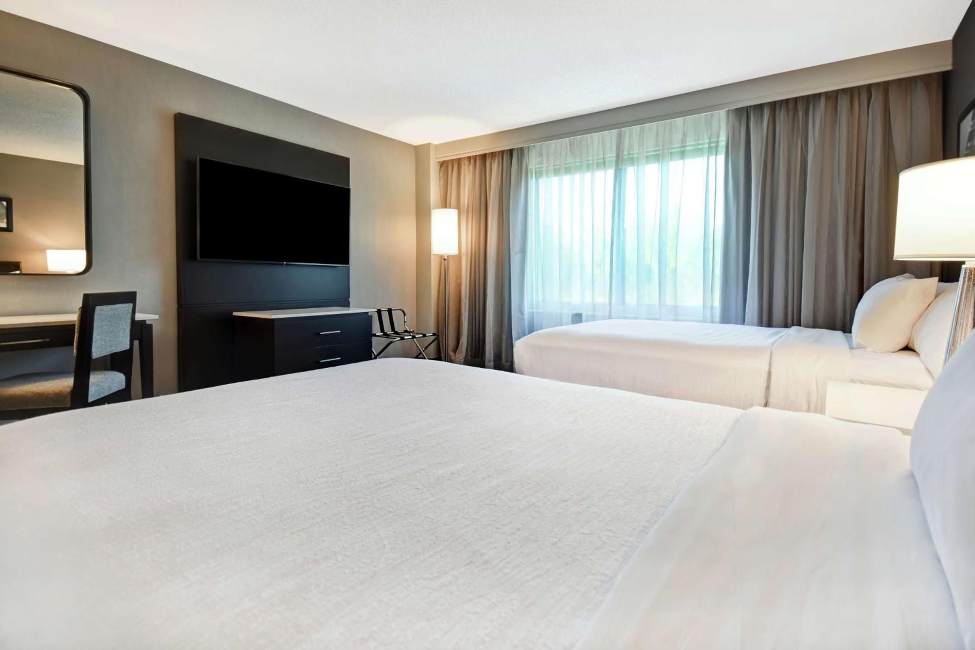 Corner Suite Two Double Beds Non-Smoking