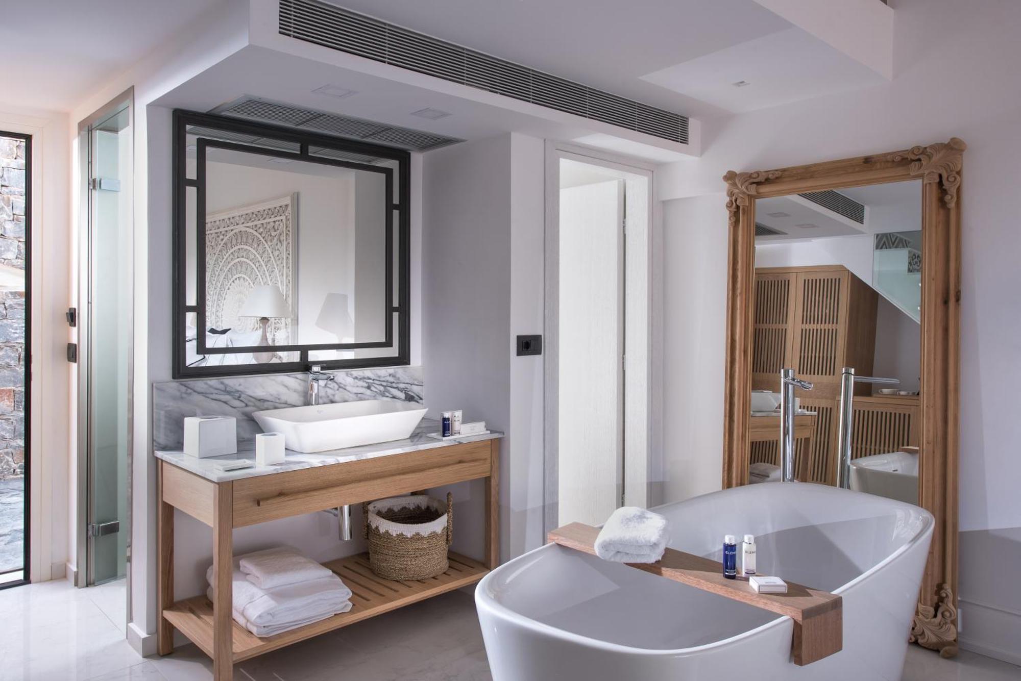 Luxury Guestroom with Private Pool - Sea Front,1280713789:JPEG