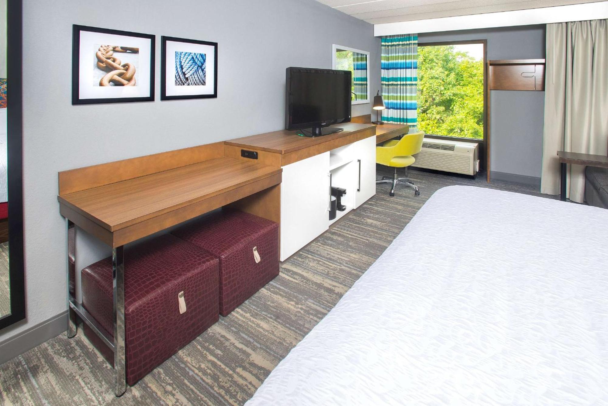 King Room with Sofa Bed and Study - Non-Smoking