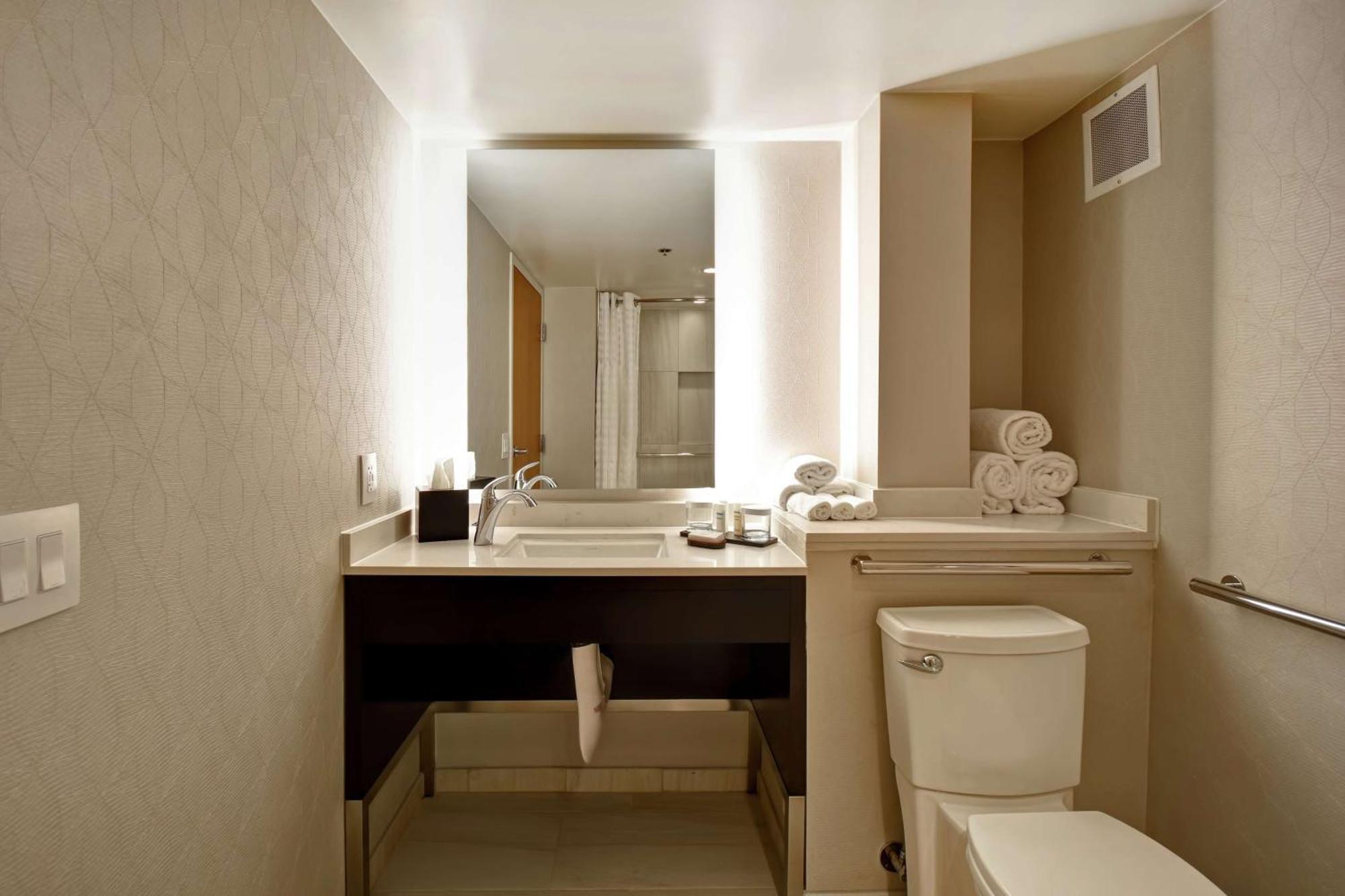 One-Bedroom Suite Mobility Access or Bath Tub