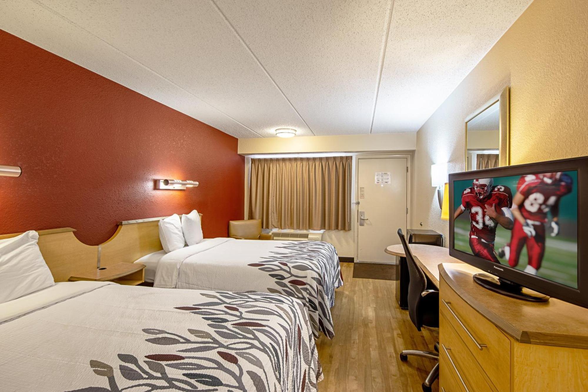 Deluxe Room Two Double Beds Smoke