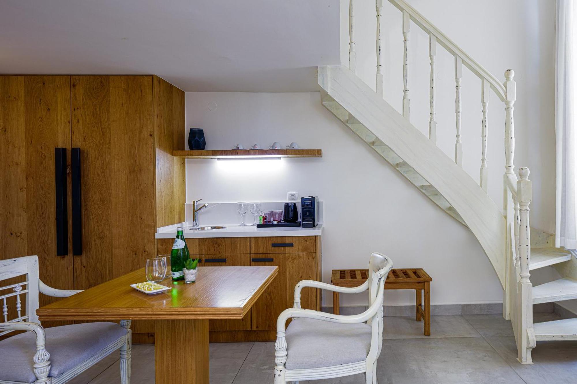 Suite Side Sea View Split Level