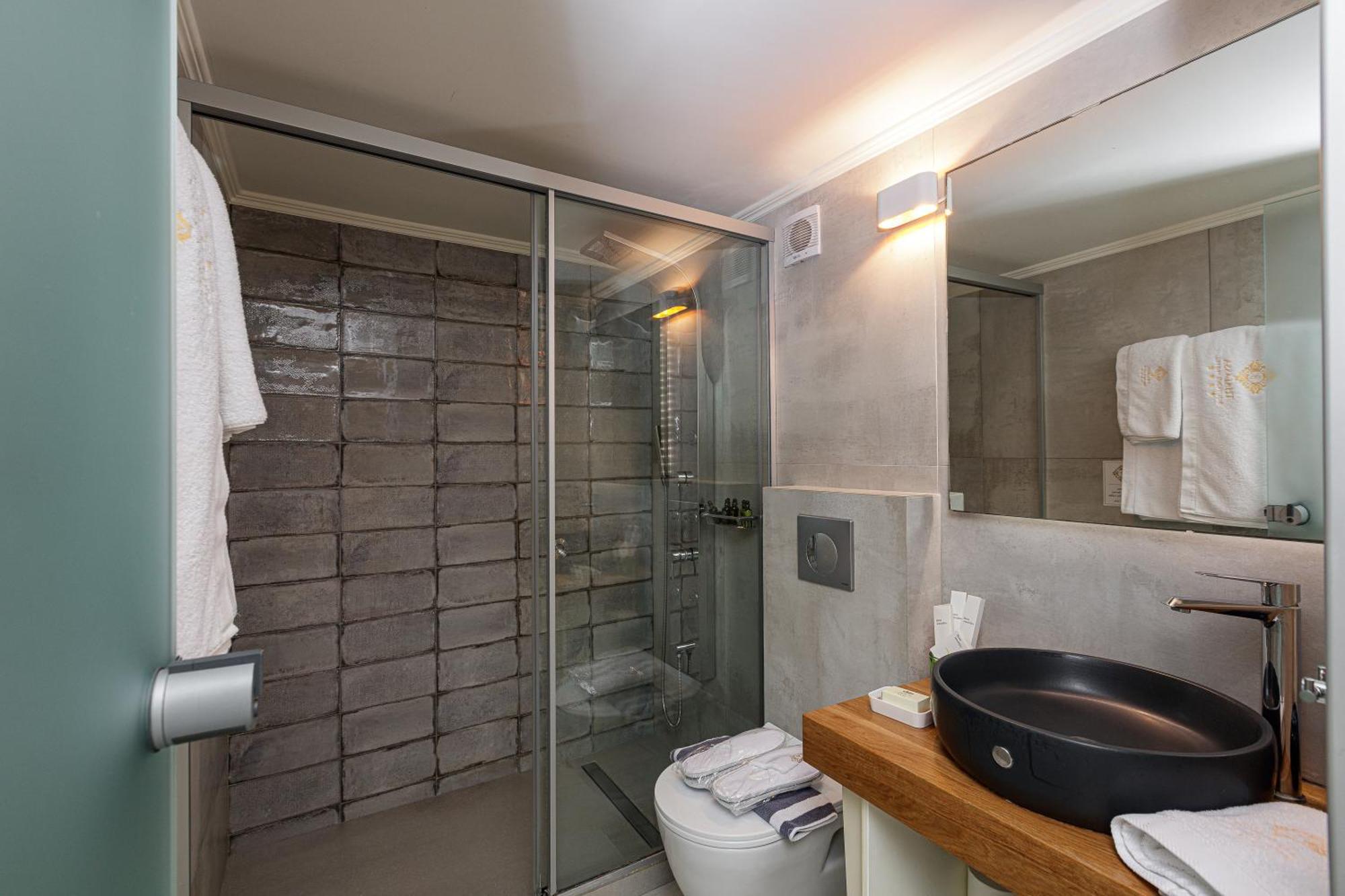 Suite Side Sea View Split Level