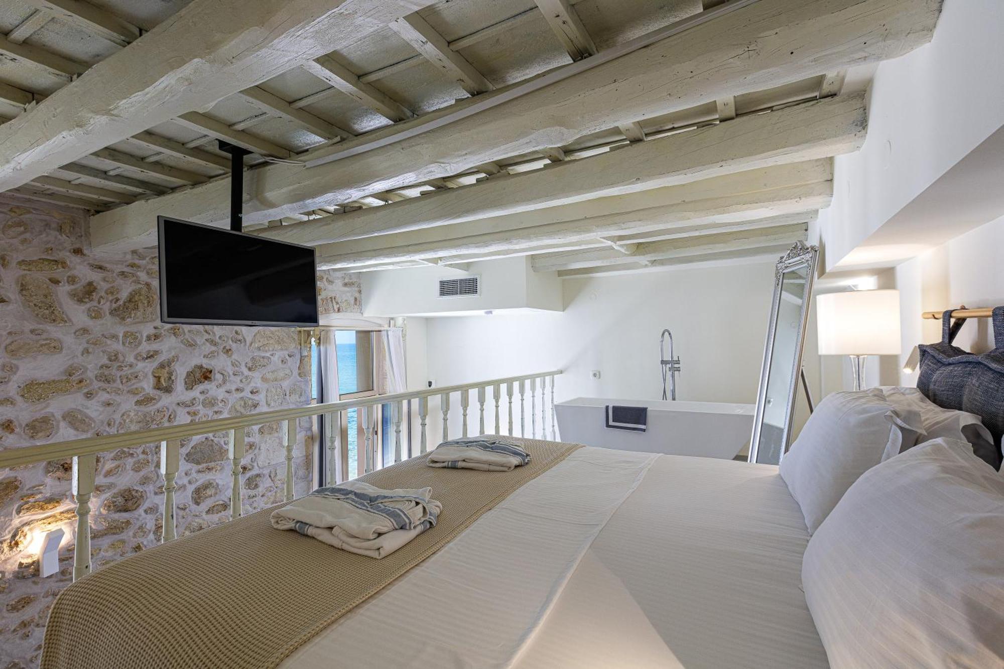 Suite Side Sea View Split Level