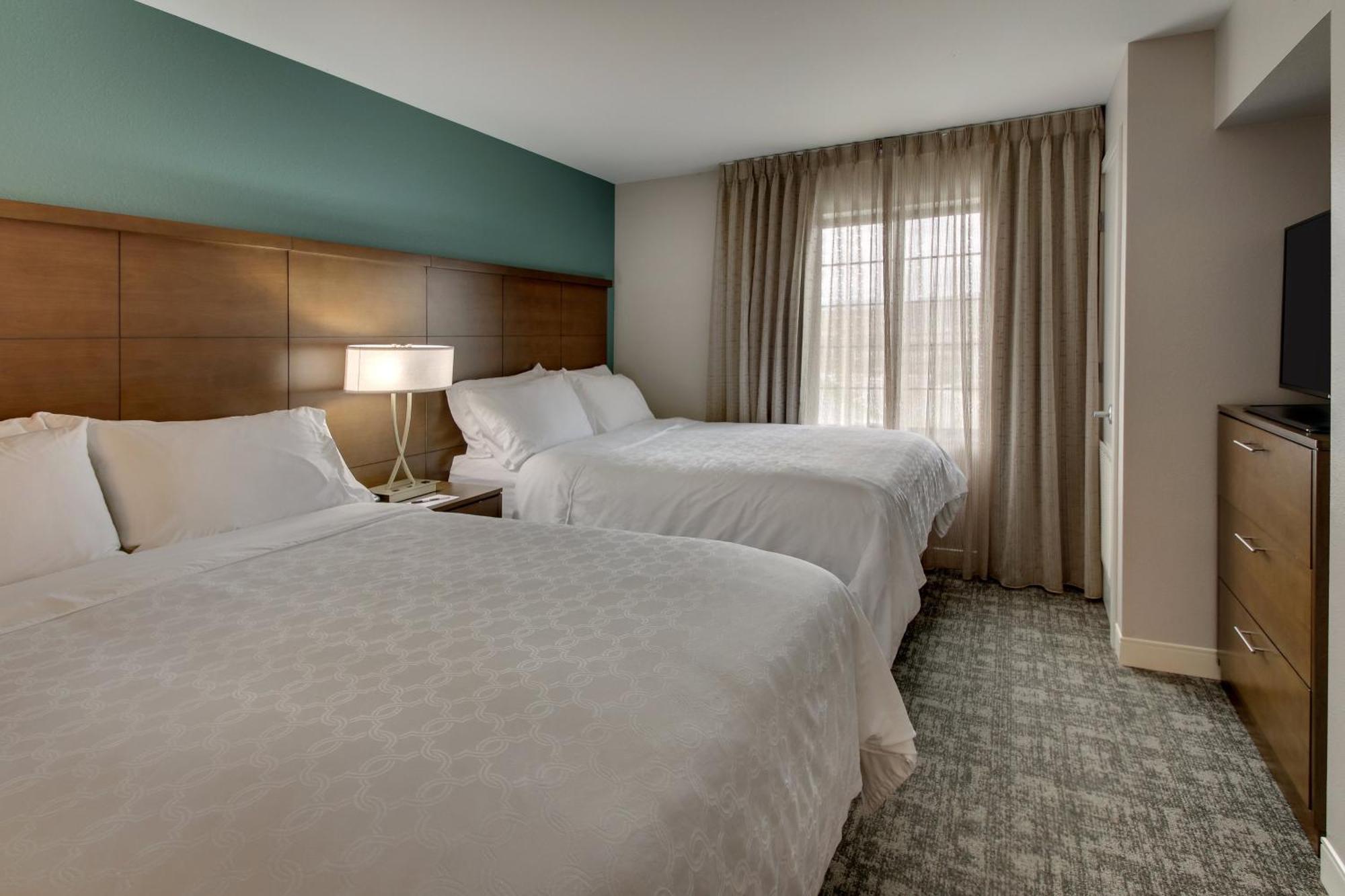 One-Bedroom Queen Suite Two Queen Beds