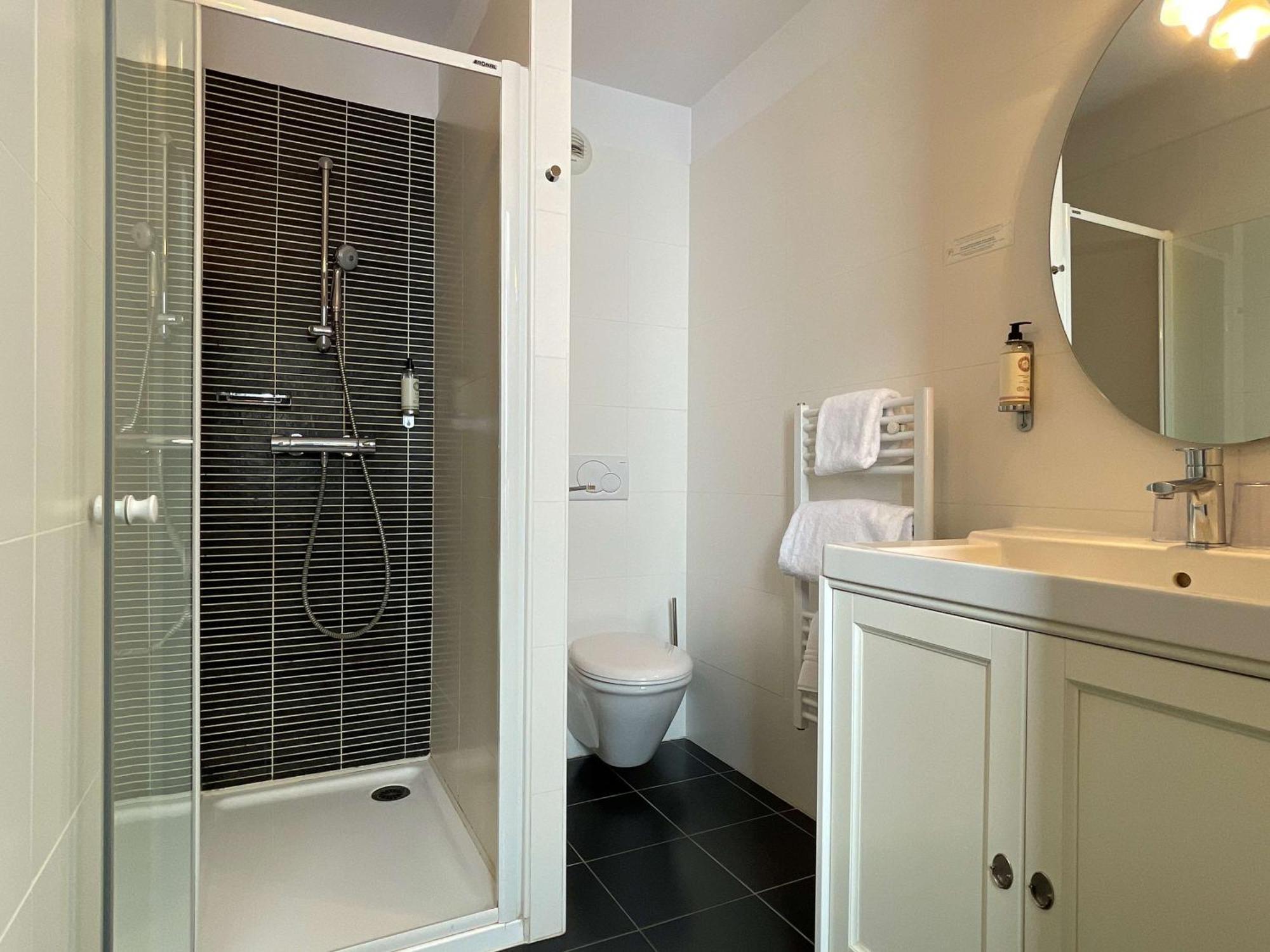 Comfort Queen Room