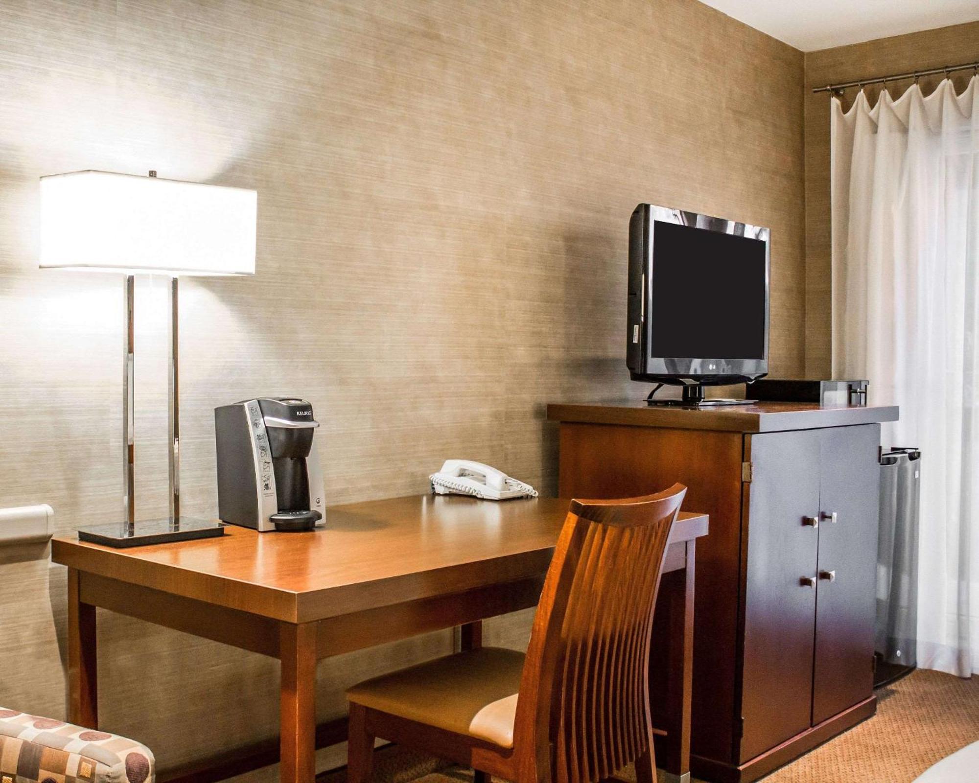 Pet Friendly King Room - Near Bar, Non Smoking