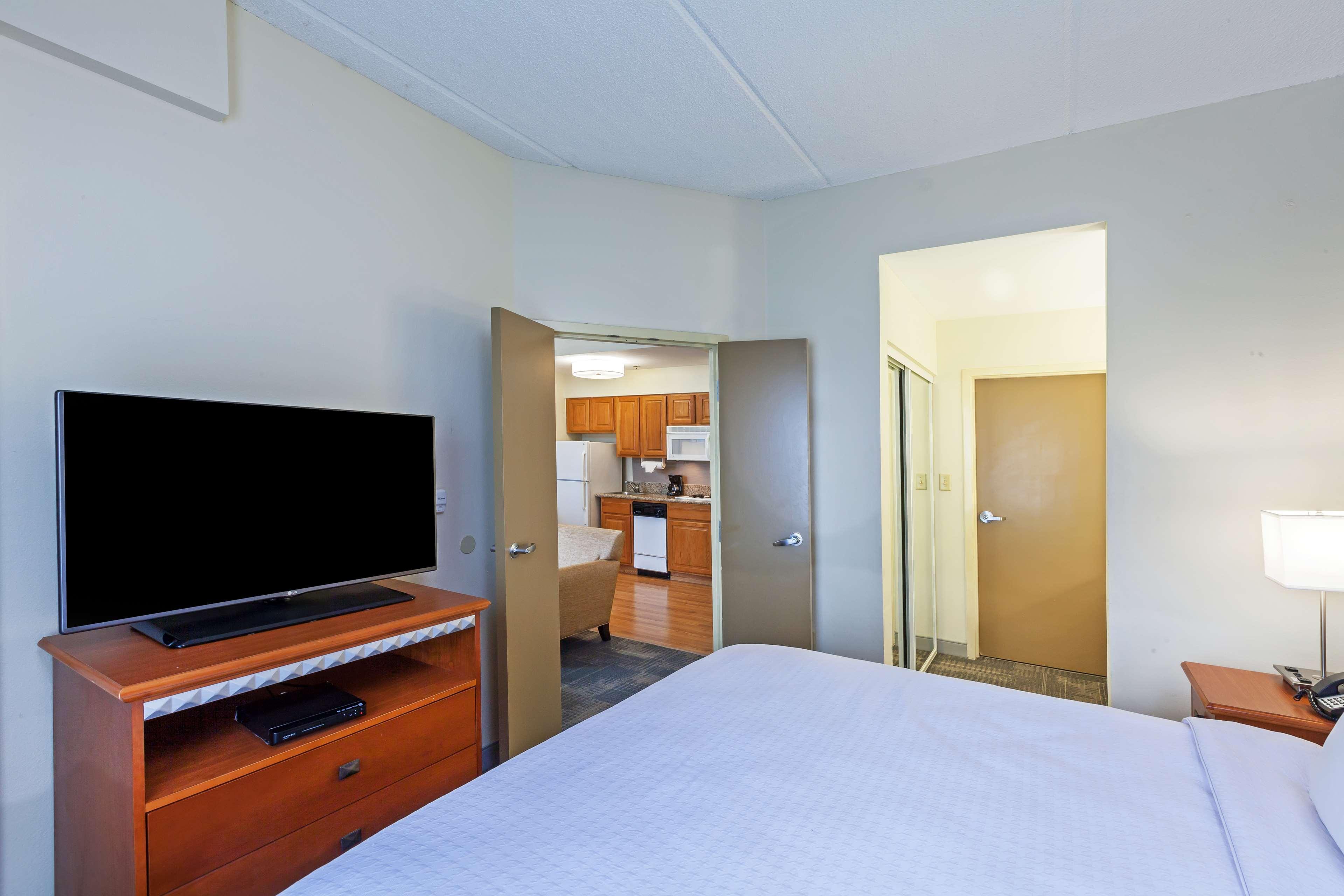 One-Bedroom King Suite Non-Smoking