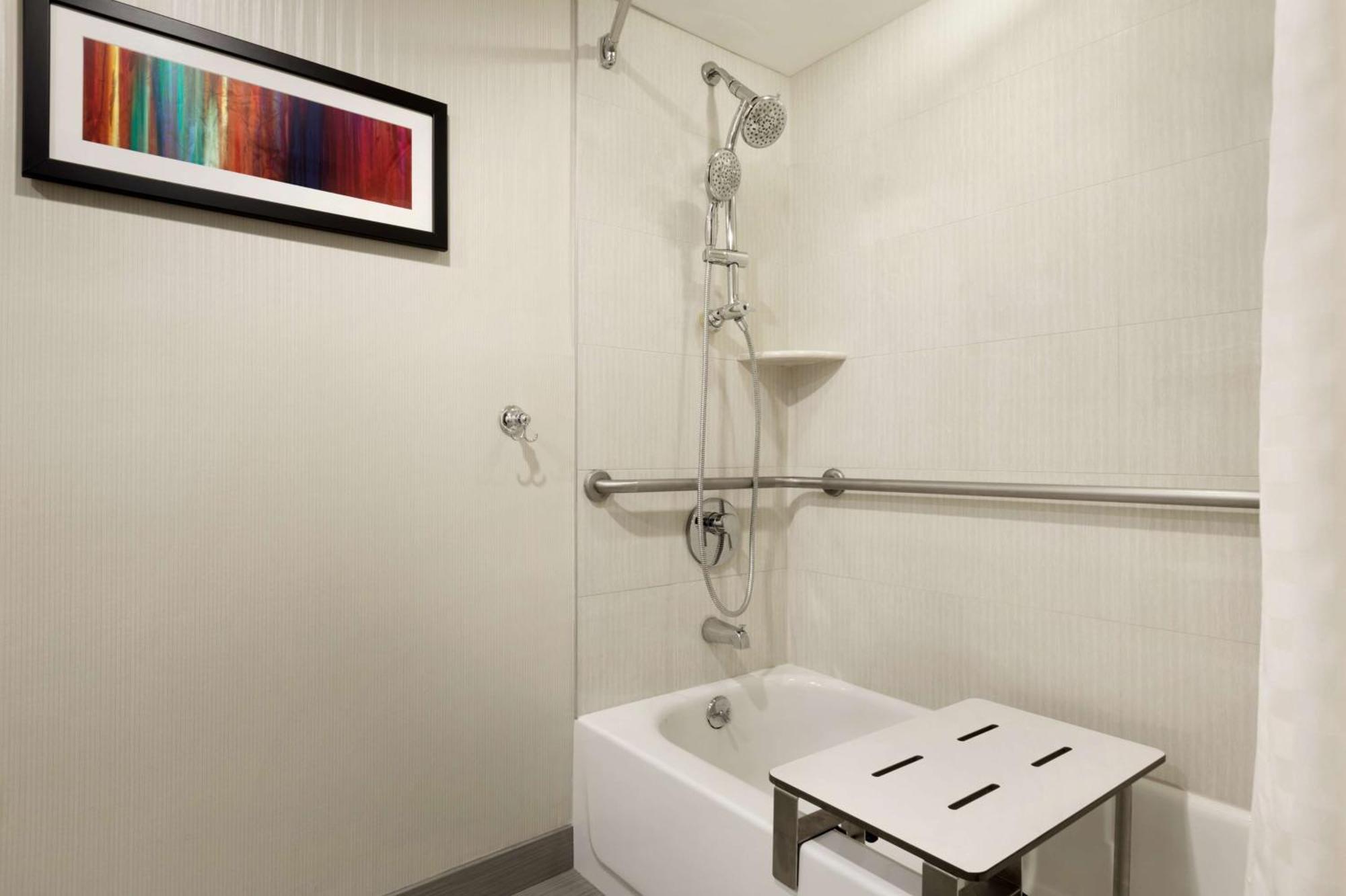 Premium King Suite - Disability Access / Non - Smoking