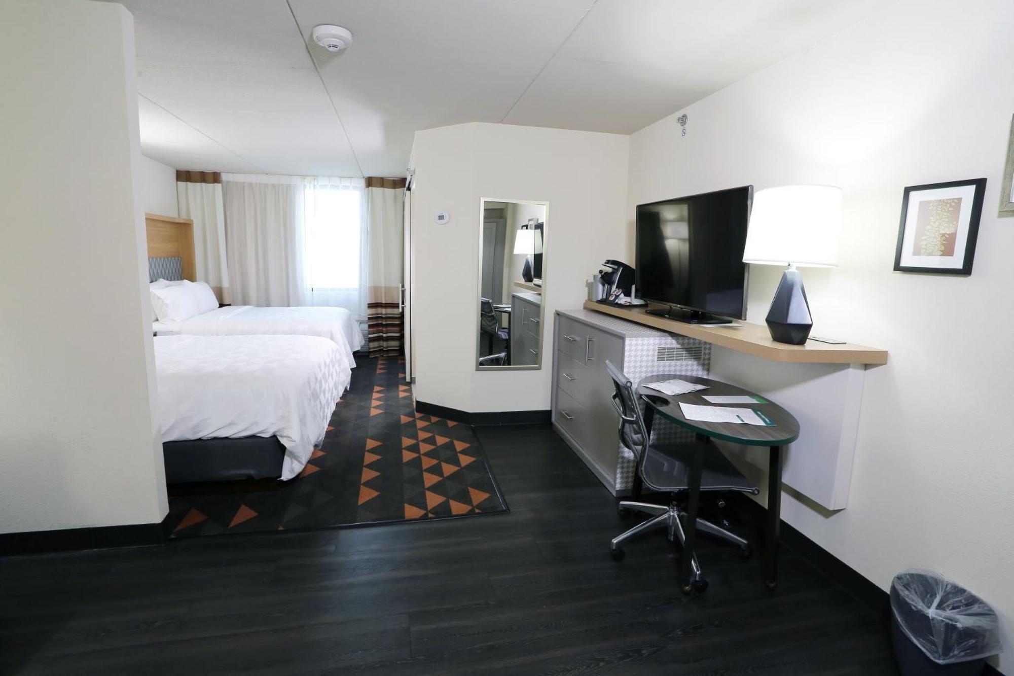 Standard Queen Room Two Queen Beds