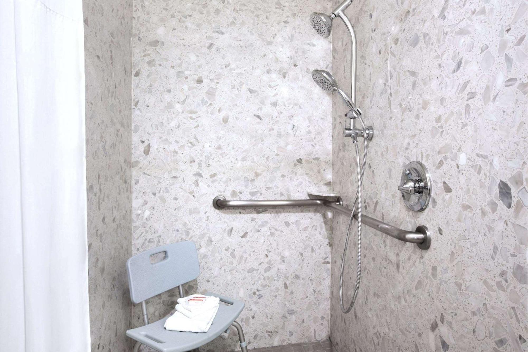 King Room Mobility or Hearing Access or Non Smoking