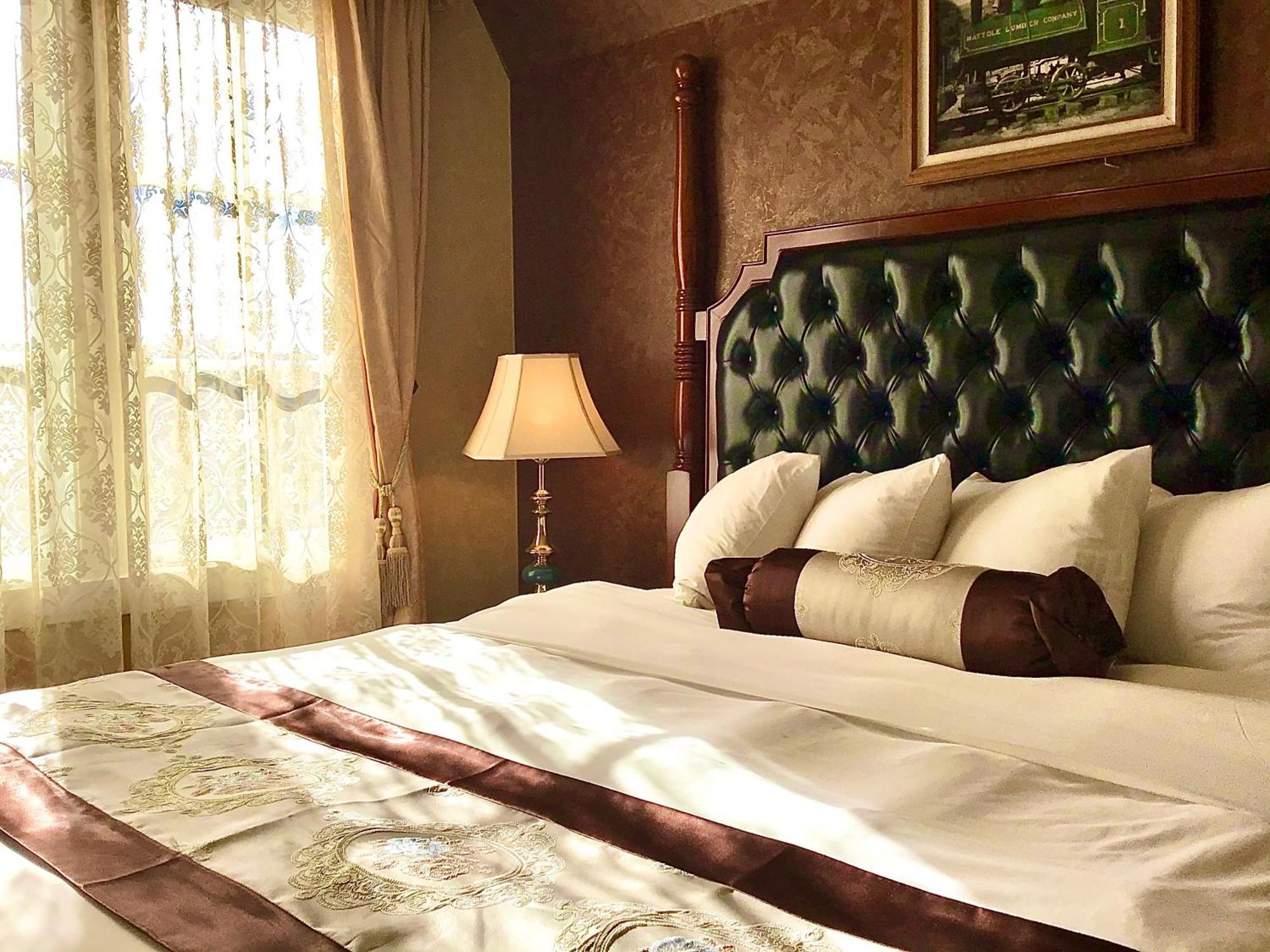 Deluxe King Room Non-Smoking