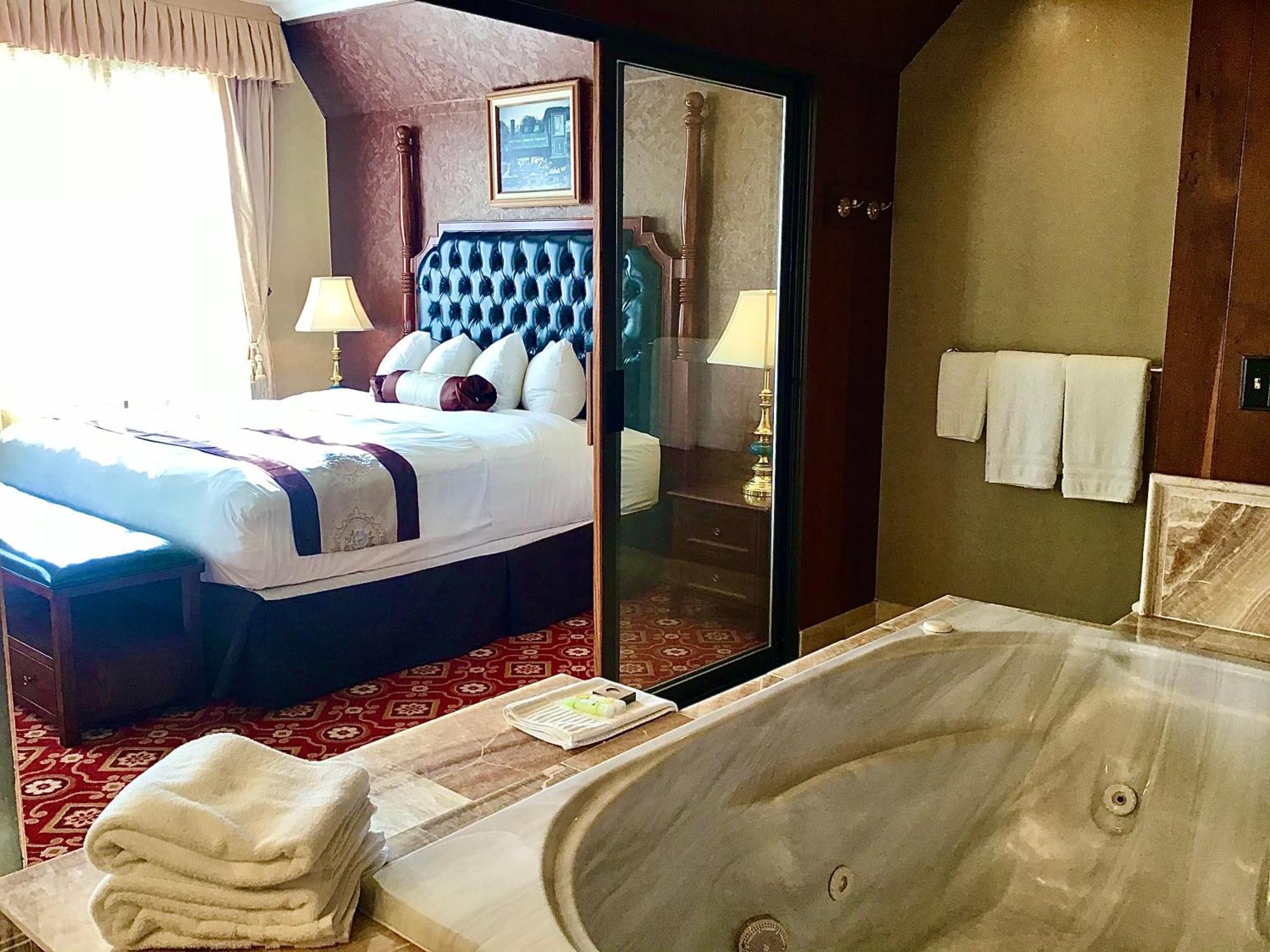 Honeymoon Suite Non-Smoking