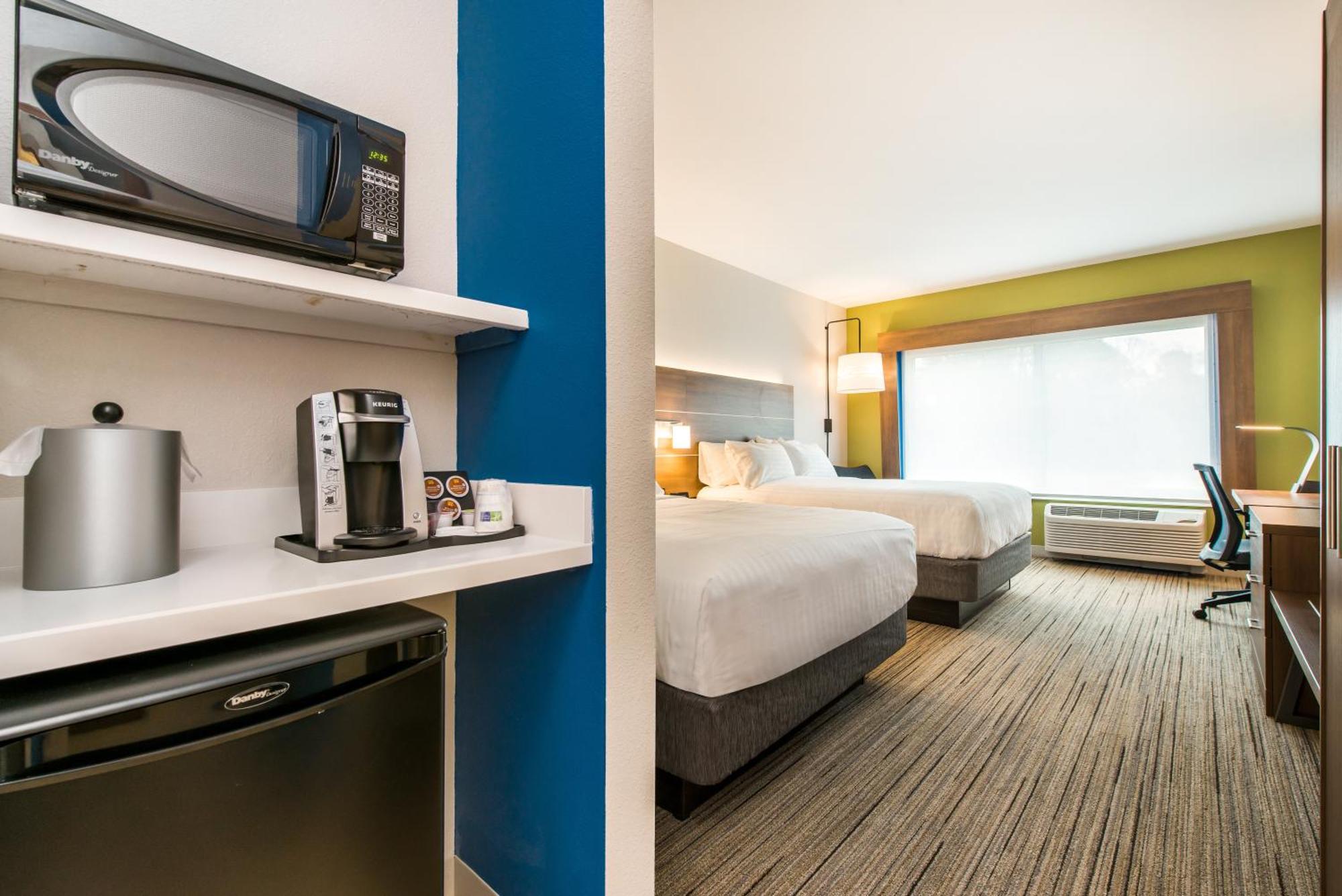 Standard Queen Room with Two Queen Beds - Communications Accessible