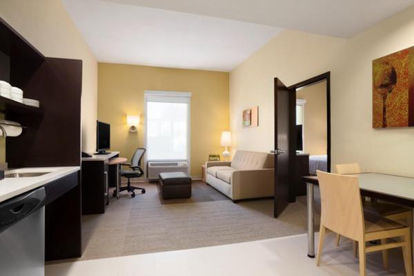 One-Bedroom King Suite - Non-Smoking