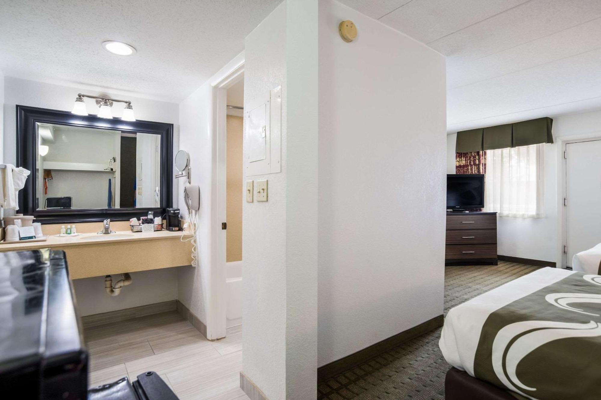 Queen Room Two Queen Beds Non-Smoking