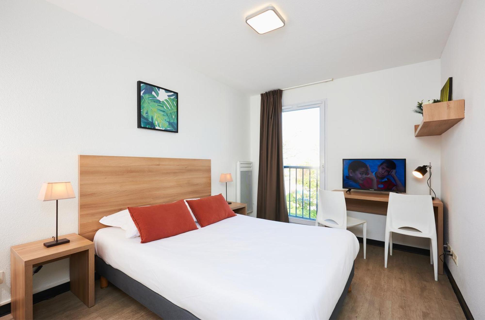 Business Suite with Double Bed,1280932732:JPEG