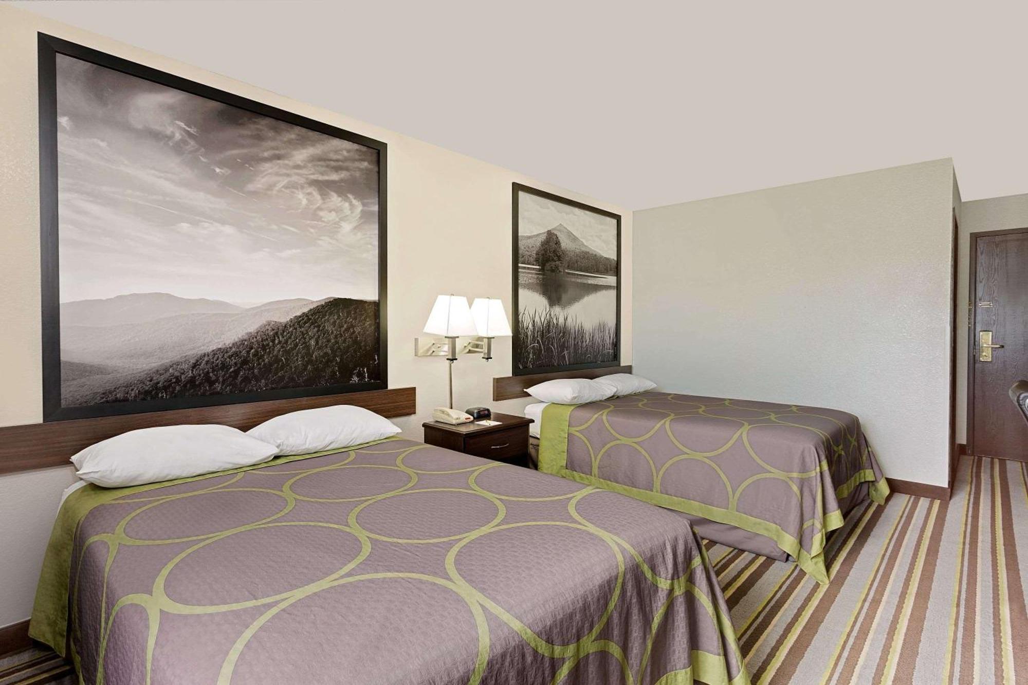 Queen Room with Two Queen Beds - Non-Smoking,1500970558:JPEG