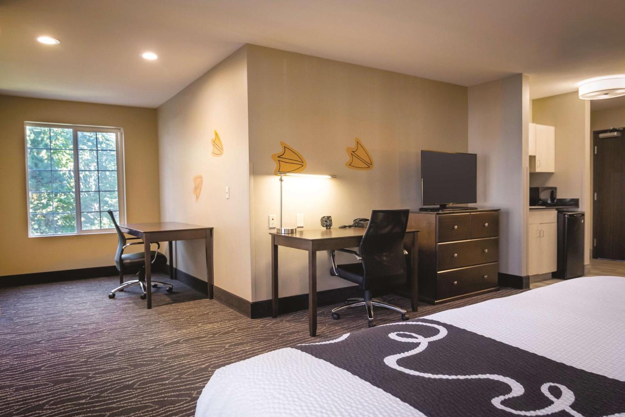 Deluxe King Suite