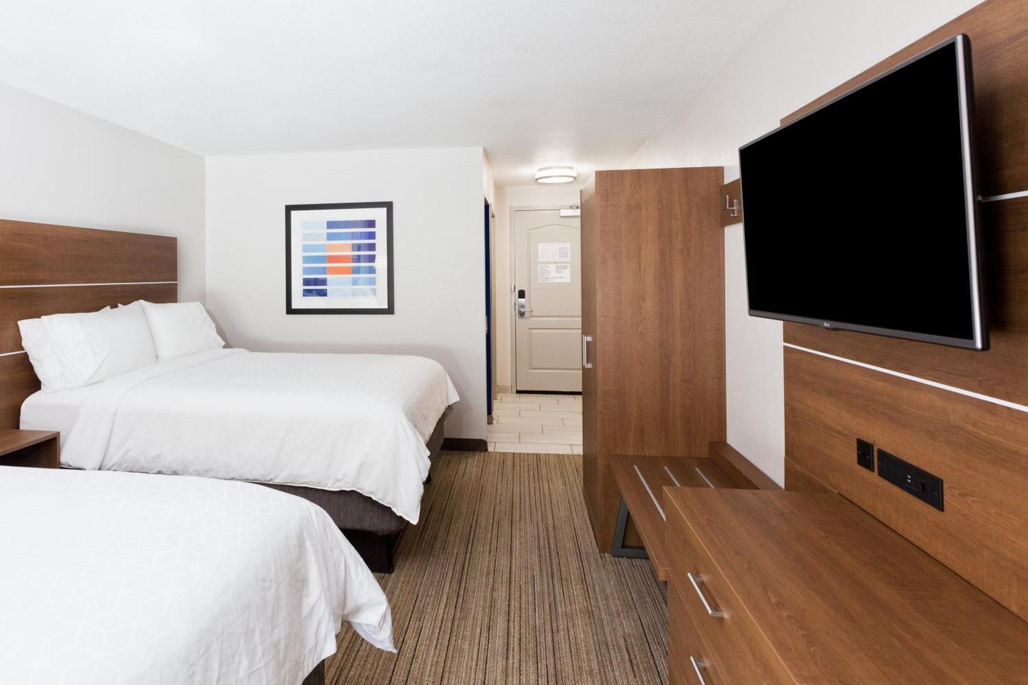 Standard Room with Two Queen Beds