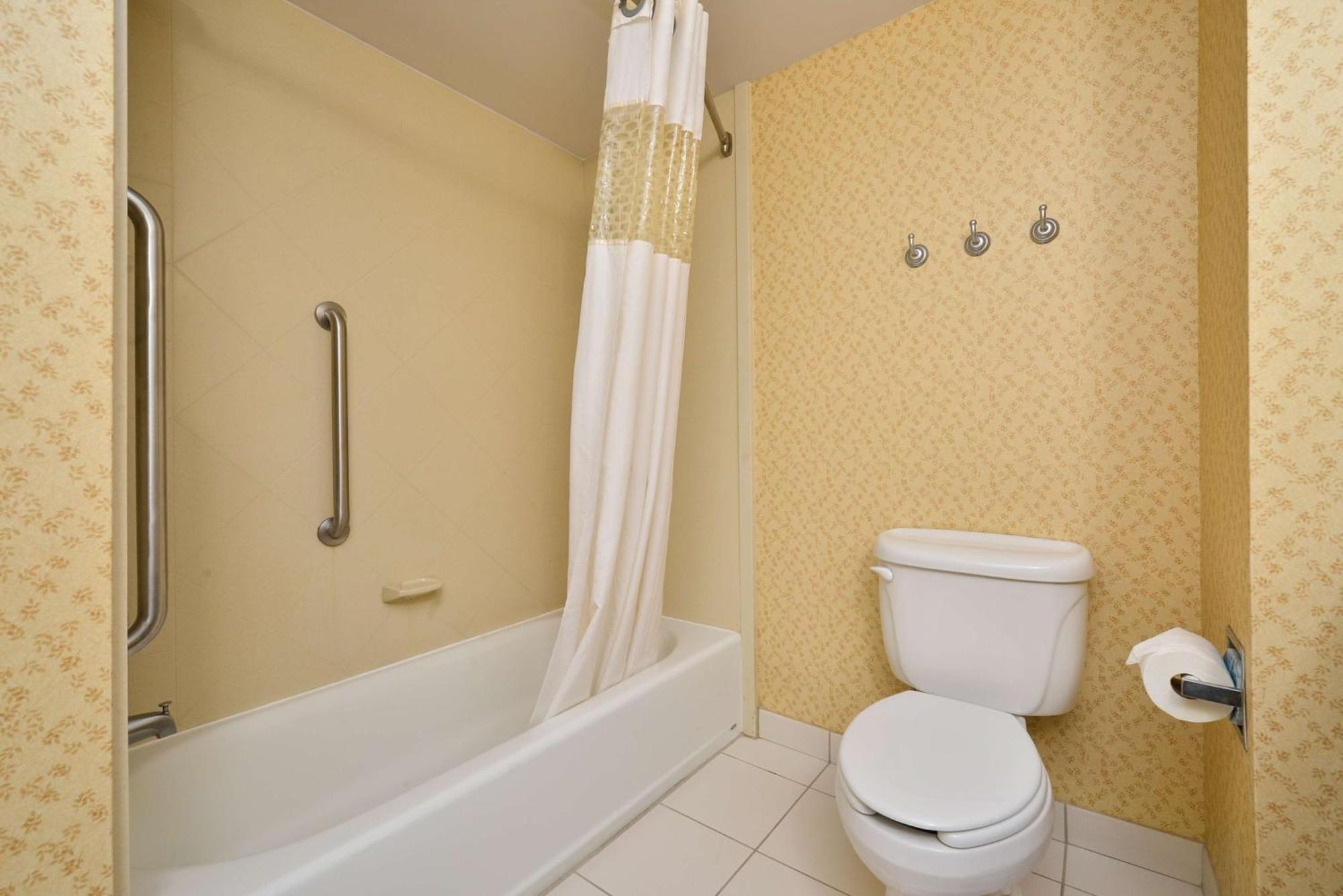 Queen Room with Two Queen Beds - Mobility Access/Non-Smoking