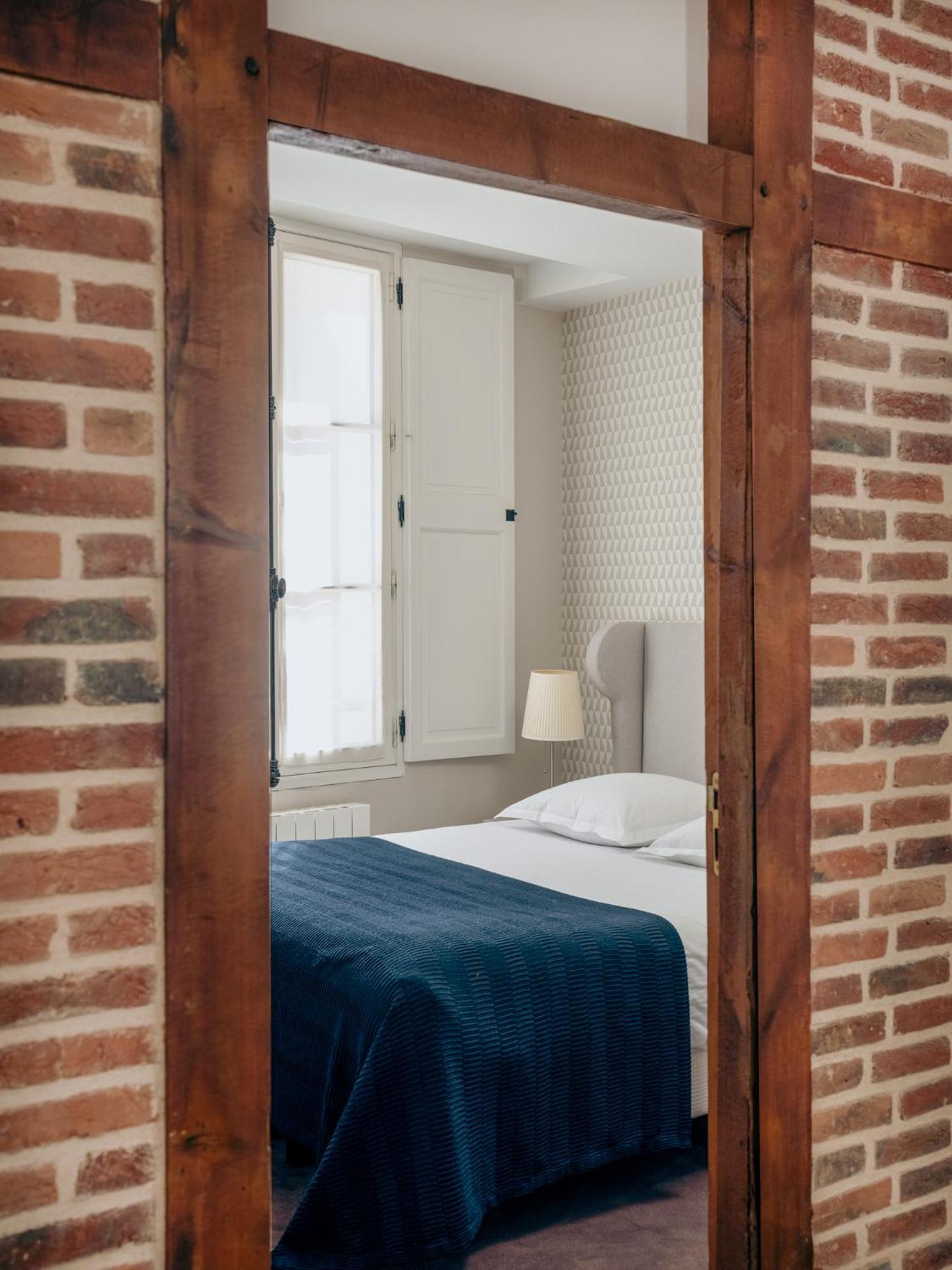One-Bedroom Apartment Hector