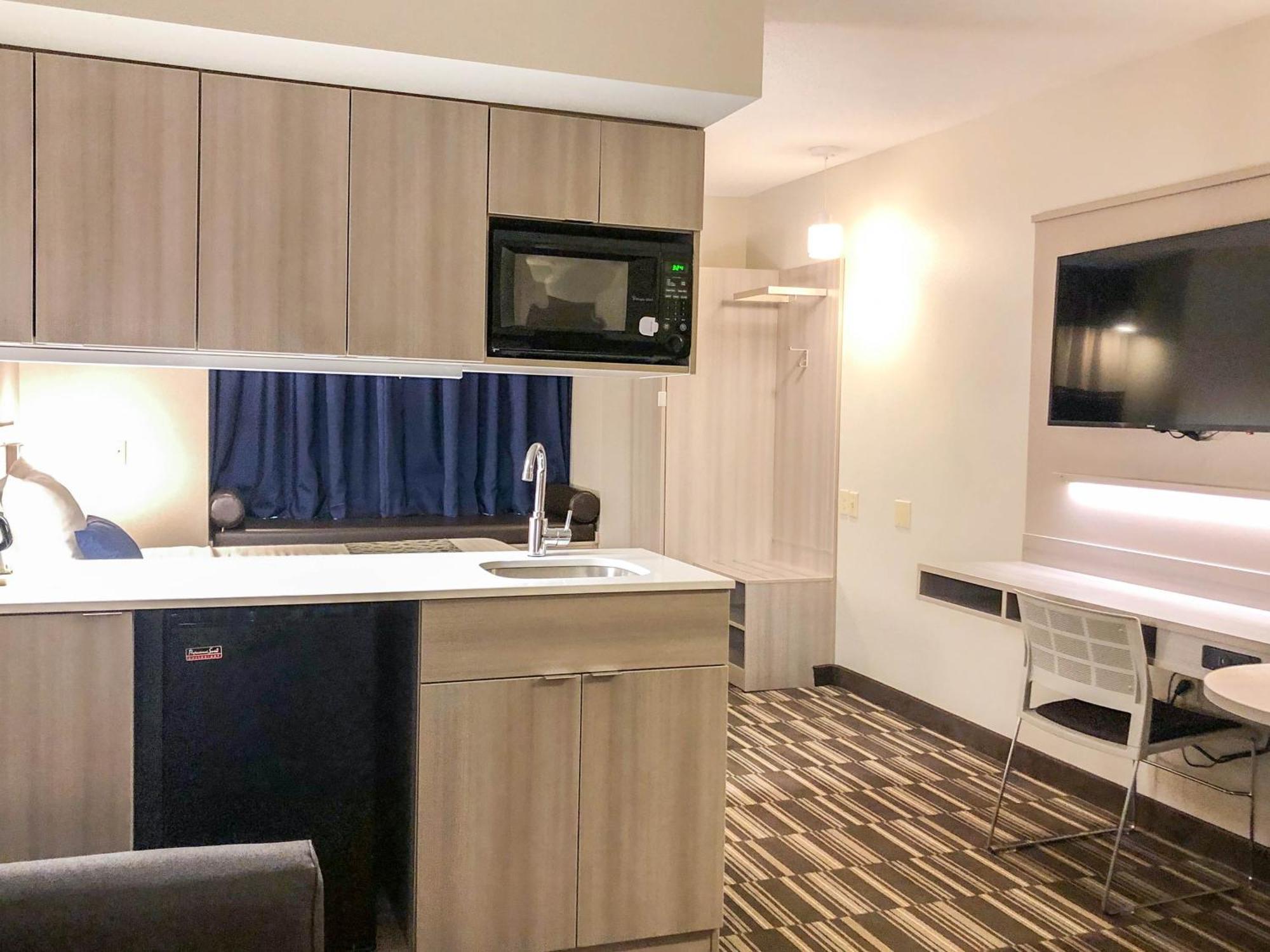 Studio Suite 1 Queen Bed Disability Access Non-Smoking