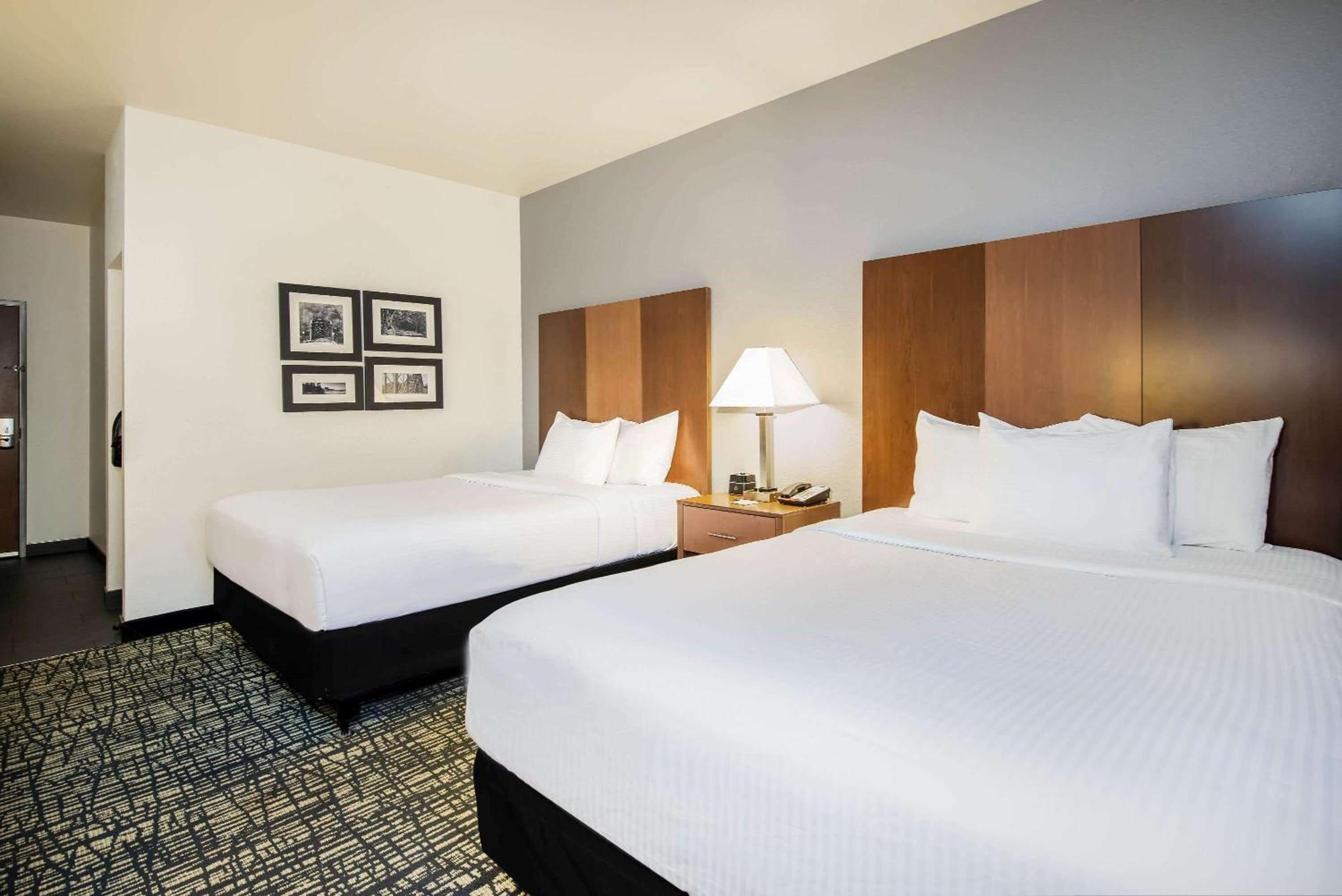 Queen Room Two Queen Beds Bath Tub Mobility Accessible or Non-Smoking