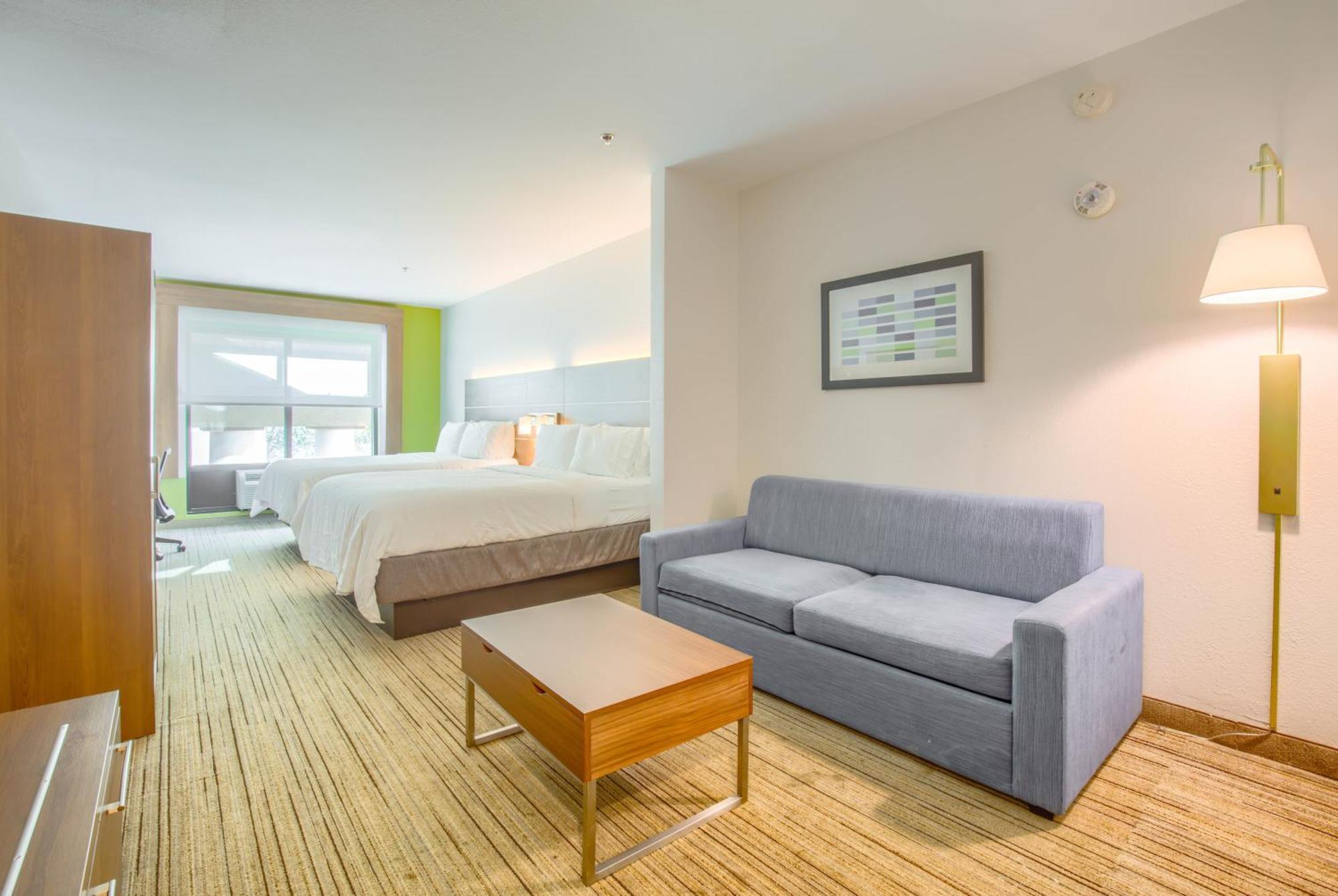Queen Room Two Queen Beds Disability Access Bath Tub