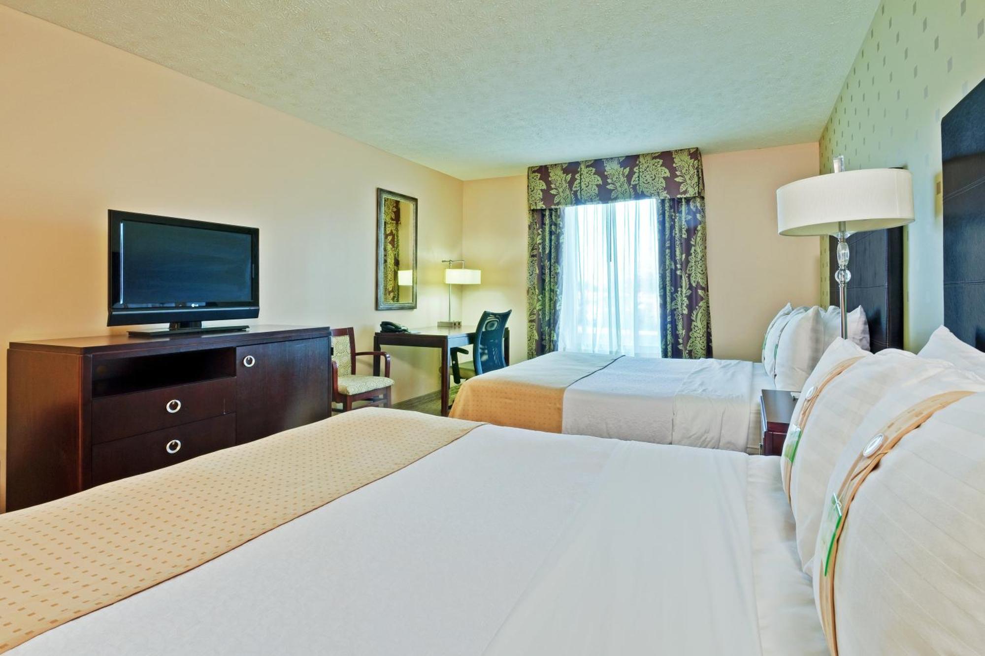Queen Room Two Queen Beds Mobility Access Tub or Non-Smoking