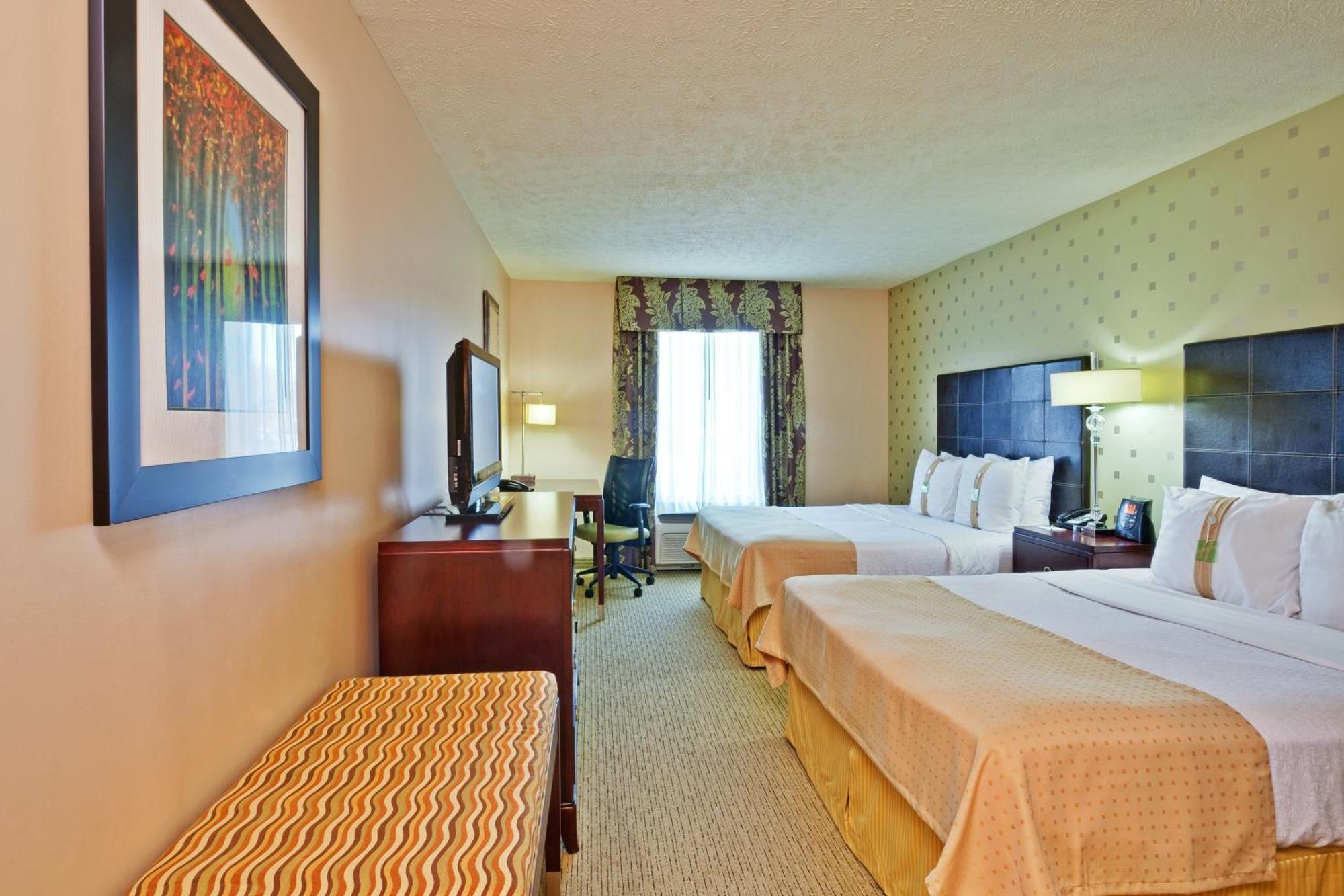 Queen Room Two Queen Beds Mobility Access Tub or Non-Smoking
