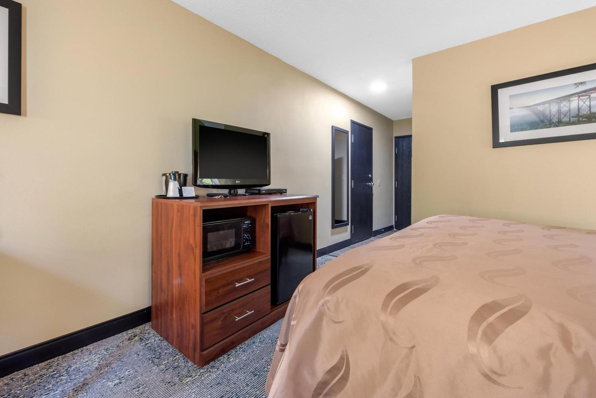 King Room Accessible or Non-Smoking