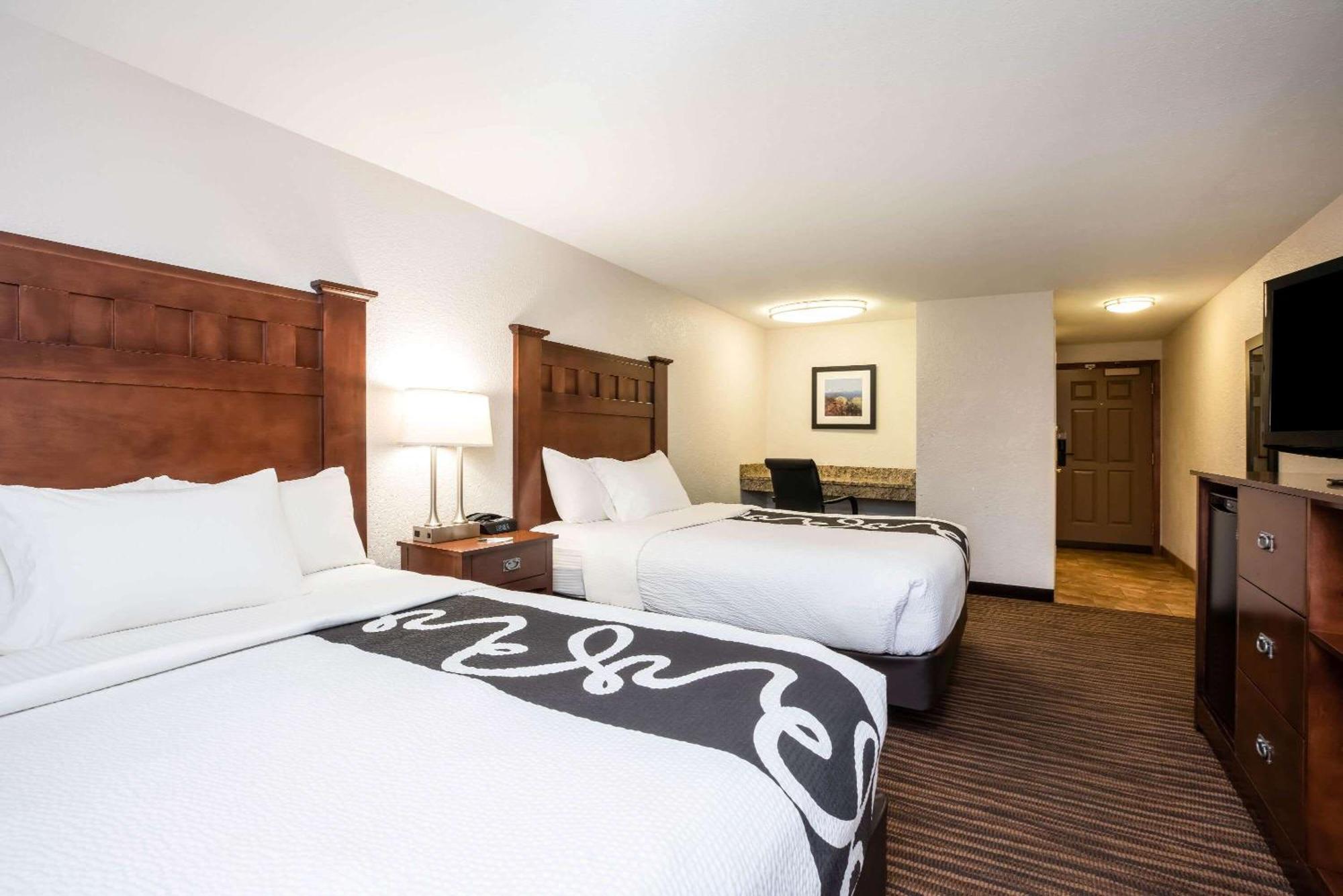 Queen Room Two Queen Beds Mobility Access or Non-Smoking