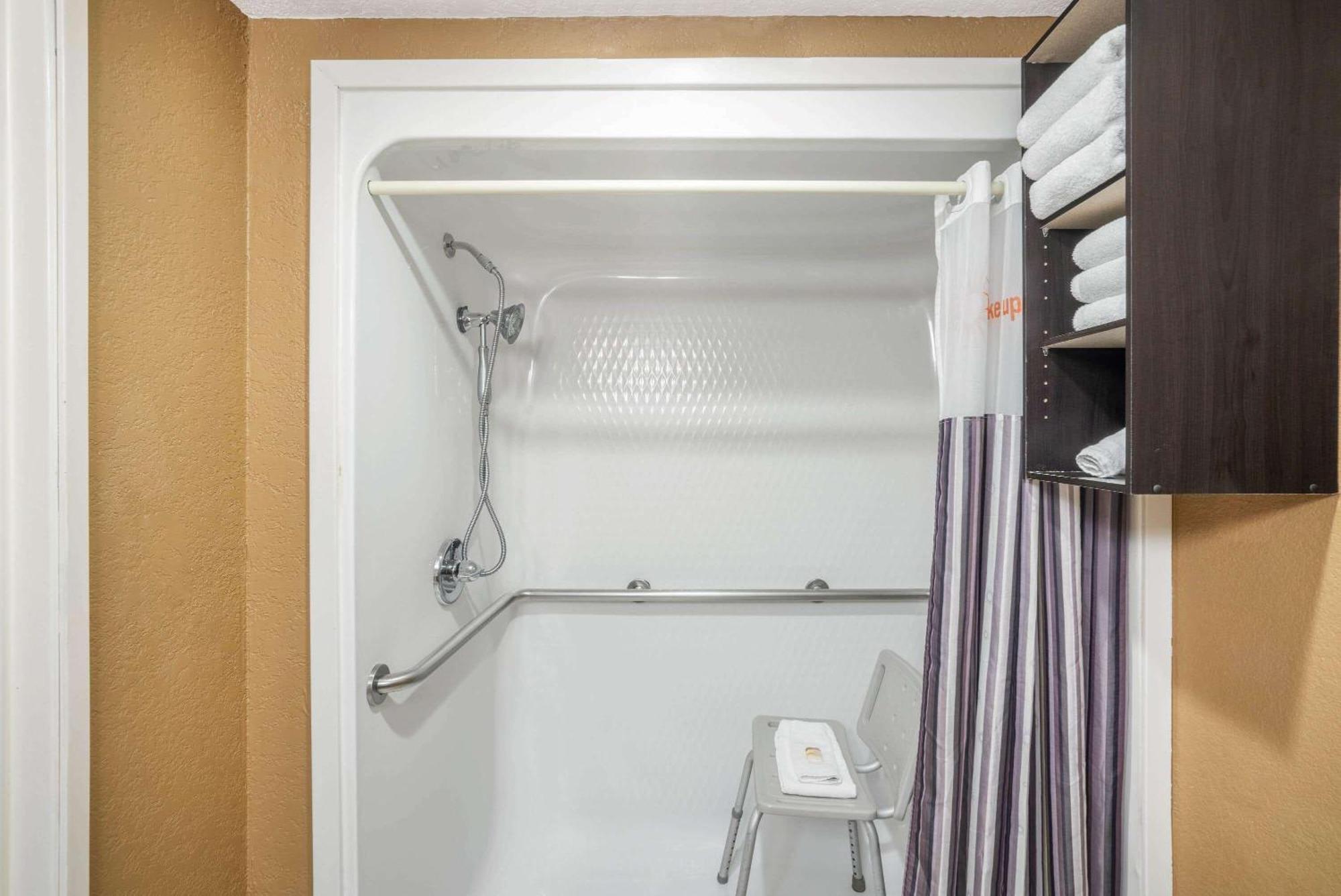 King Room Roll Shower Mobility or Hearing Accessible Non-Smoking