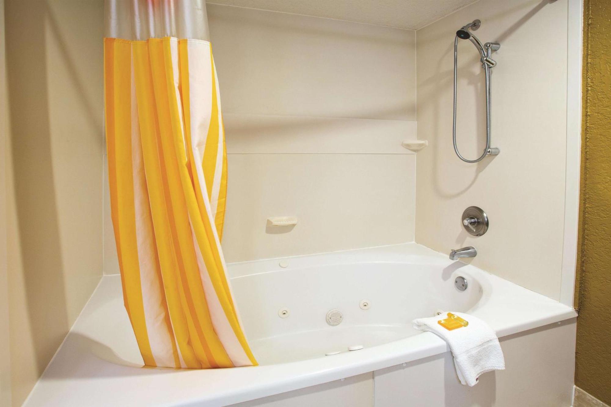 King Room Spa Bath