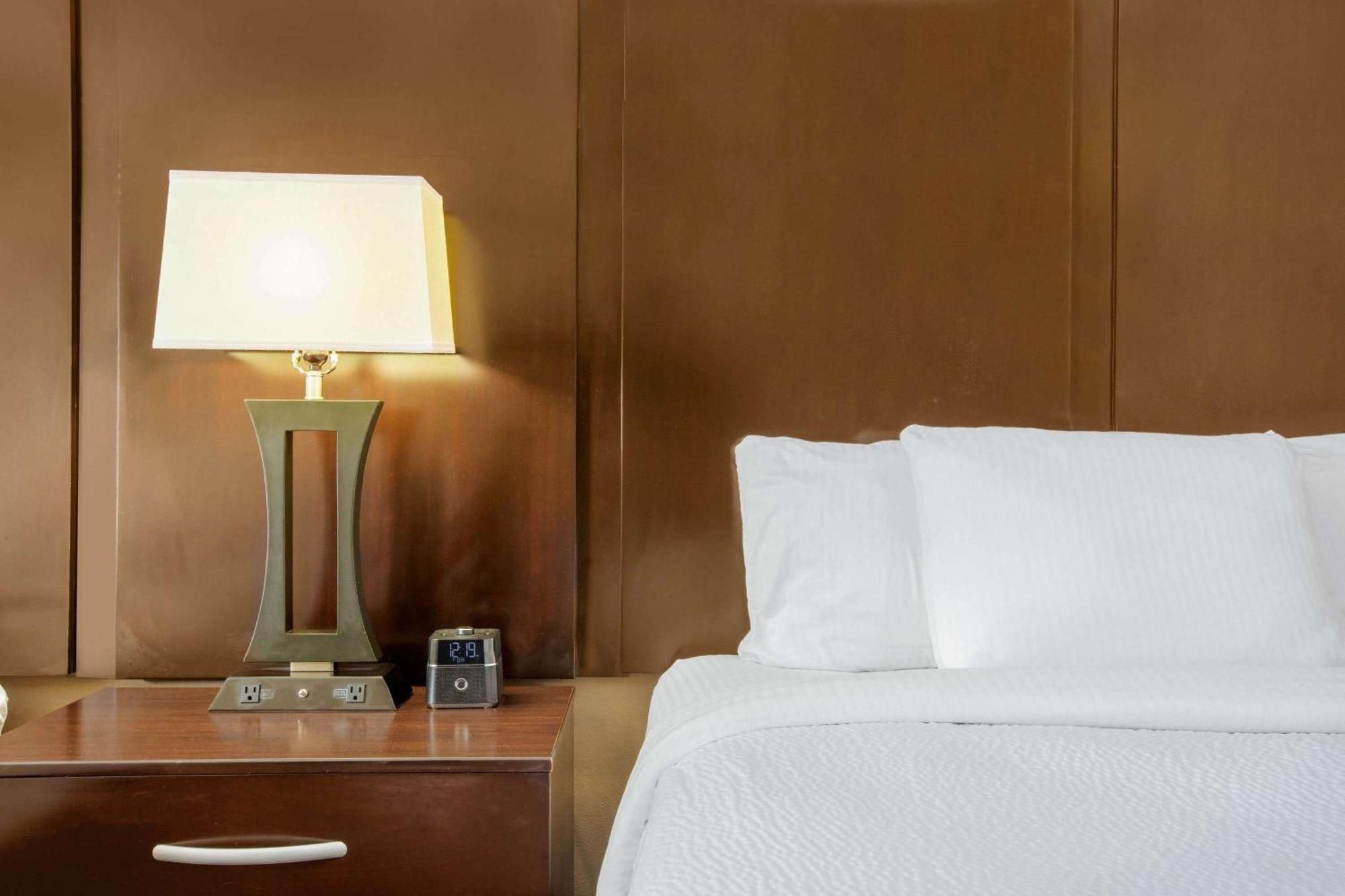 Deluxe Queen Room Two Queen Beds