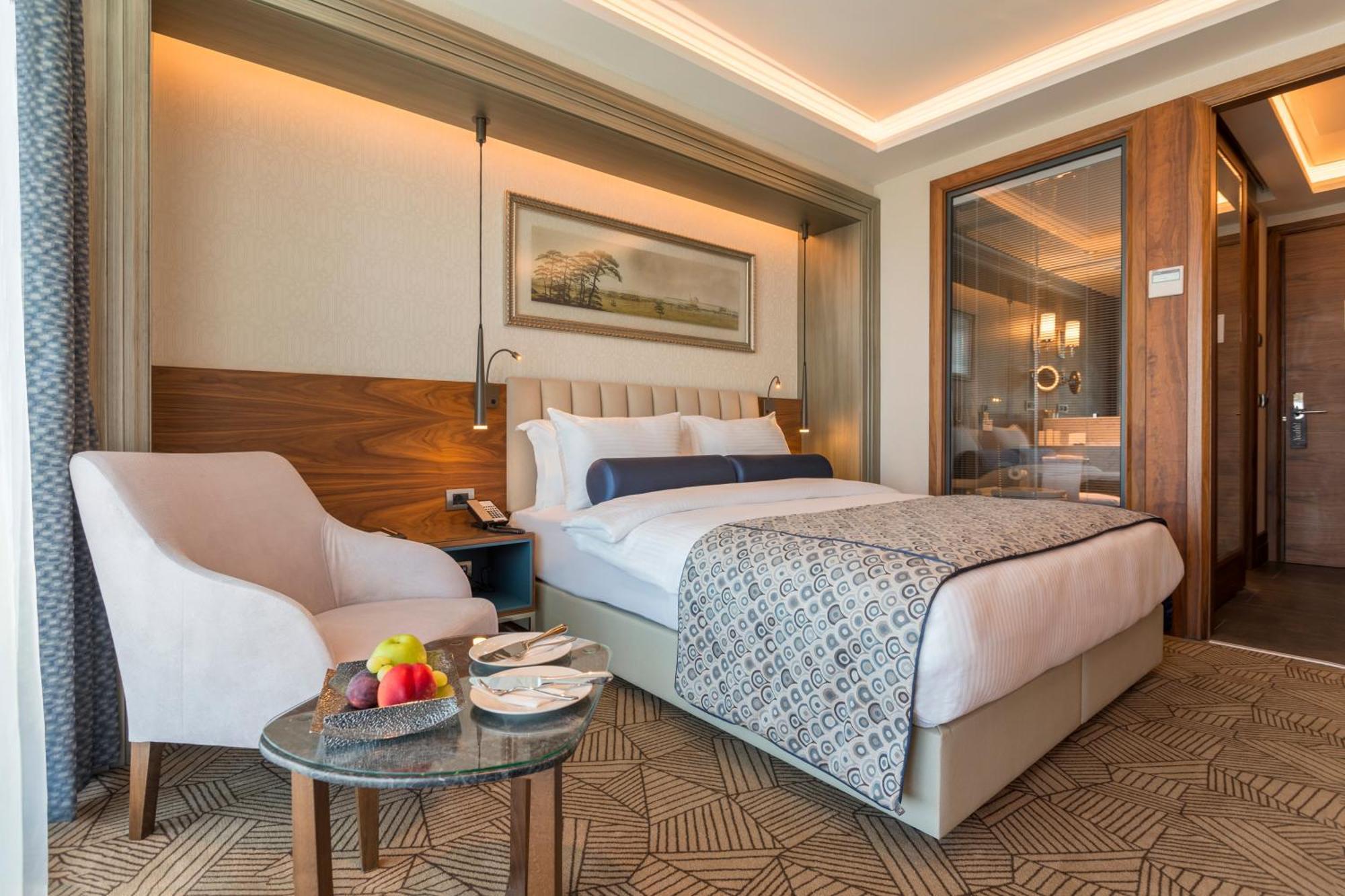 Executive Kamer met Queensize Bed en Uitzicht op de Stad