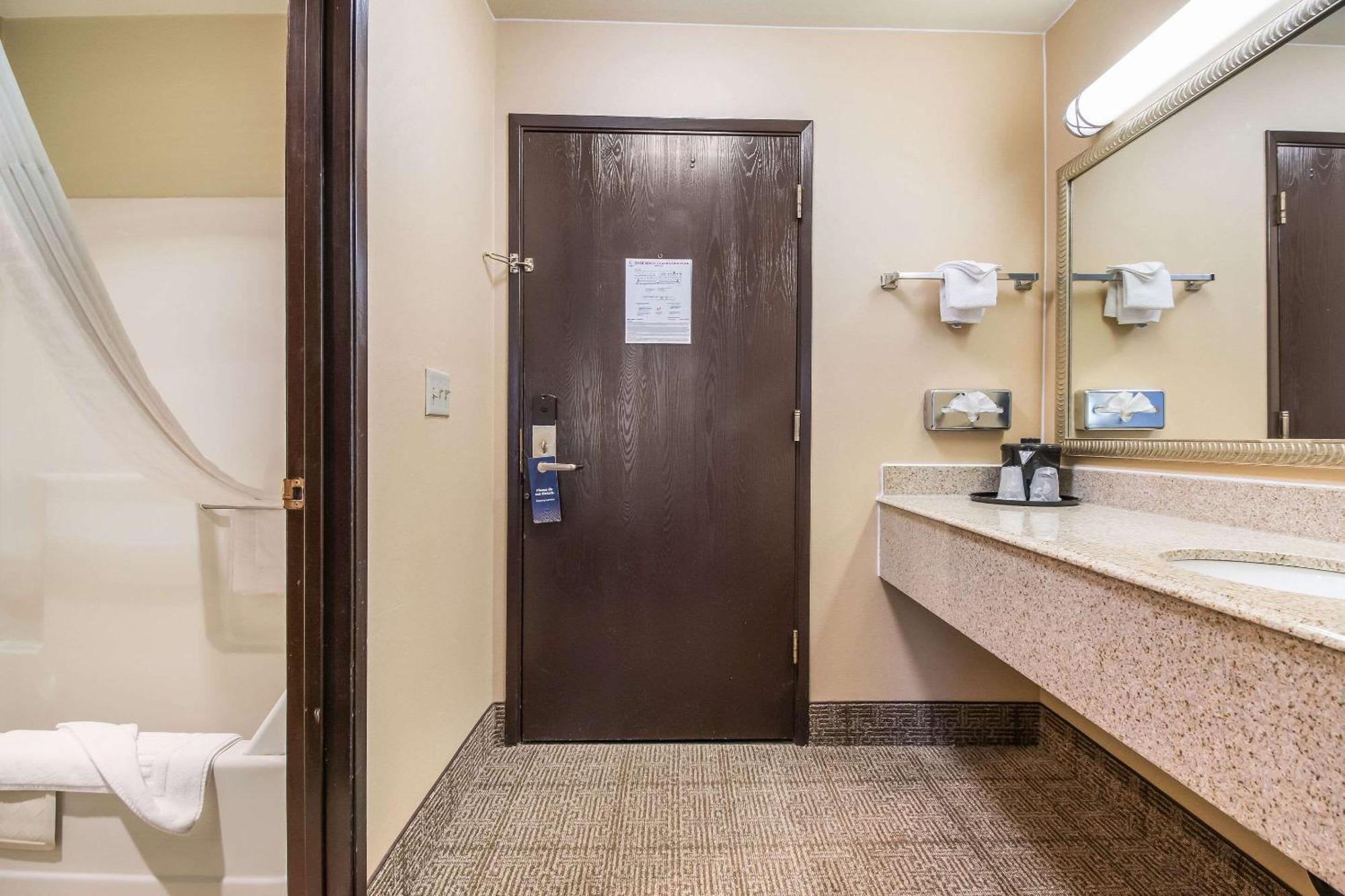 Standard King Room - Non-Smoking