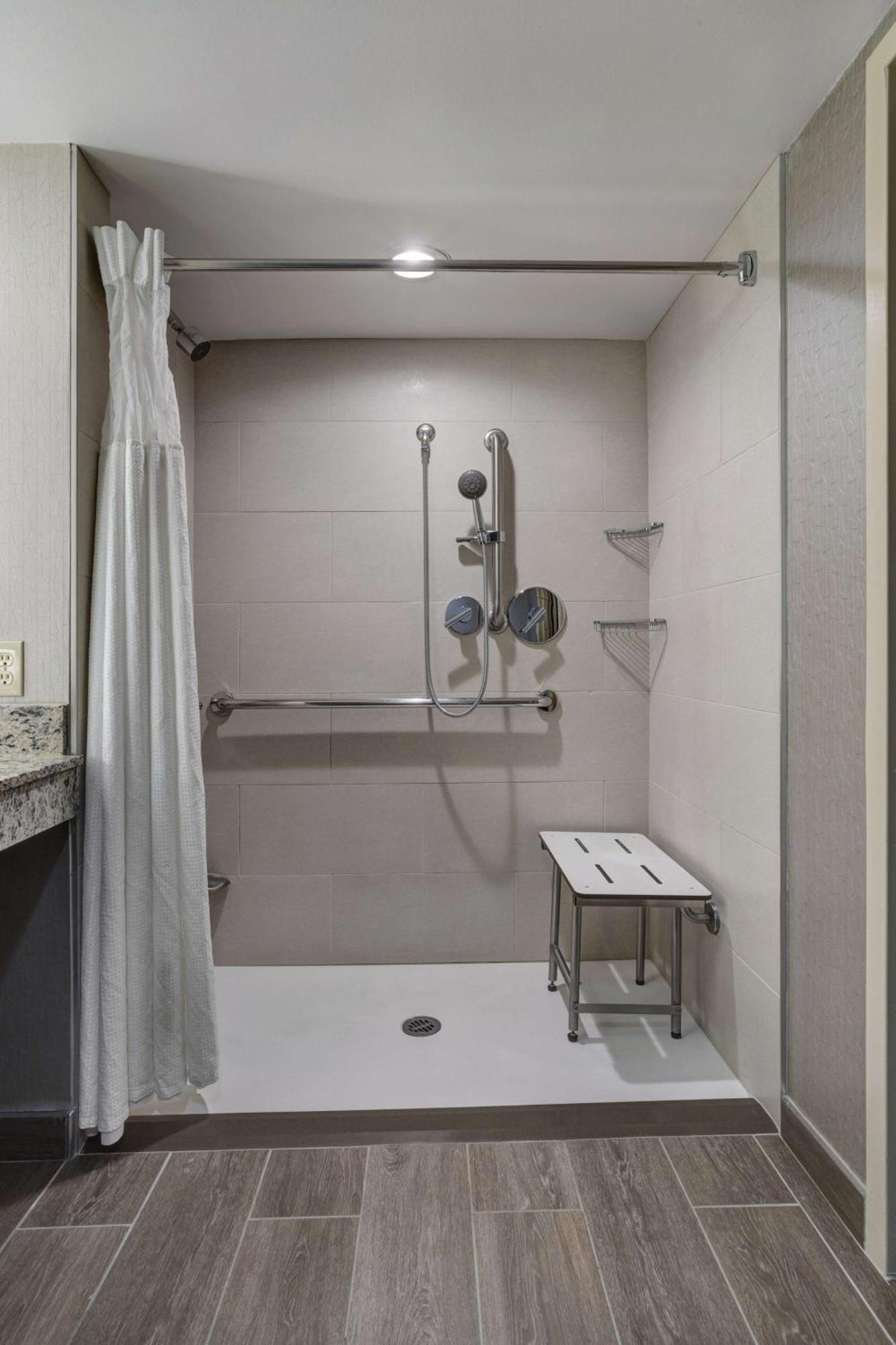 Premium King Room Roll Shower Mobility Hearing Accessible or Non-Smoking