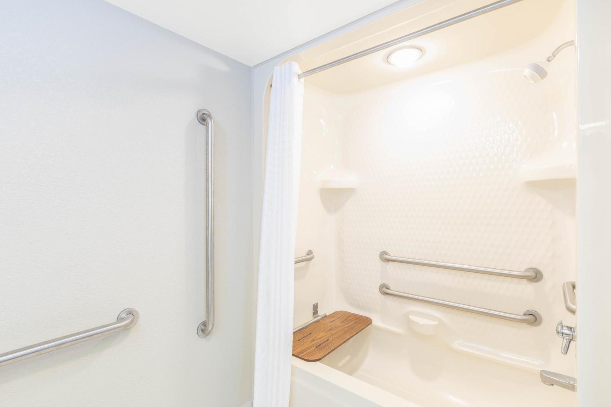 Double Room Two Double Beds Bath Tub Mobility Accessible or Non-Smoking