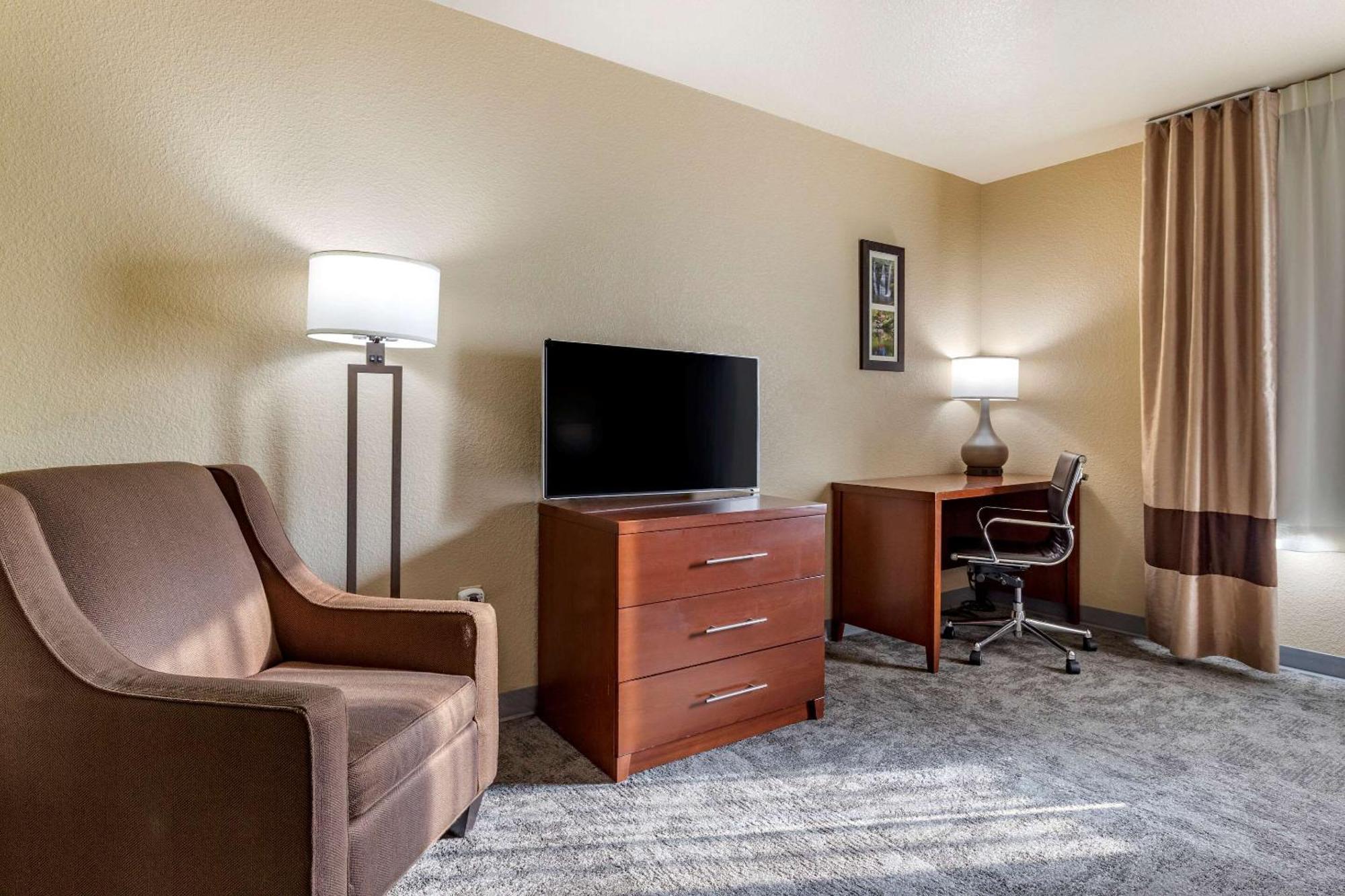 Queen Suite Two Queen Beds