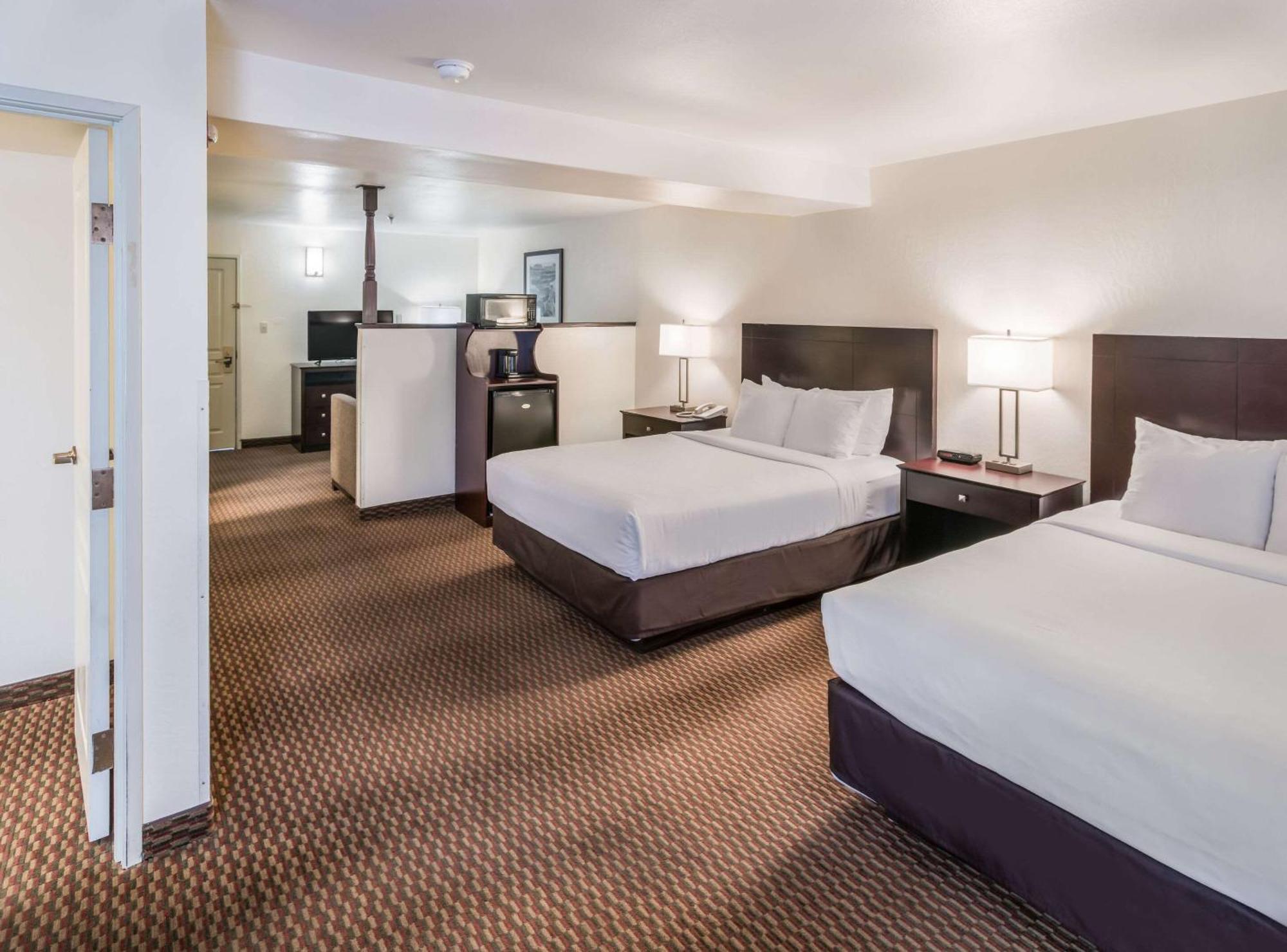 Efficiency One Room Suite Two Queen Beds Sofa bed Non Smoking