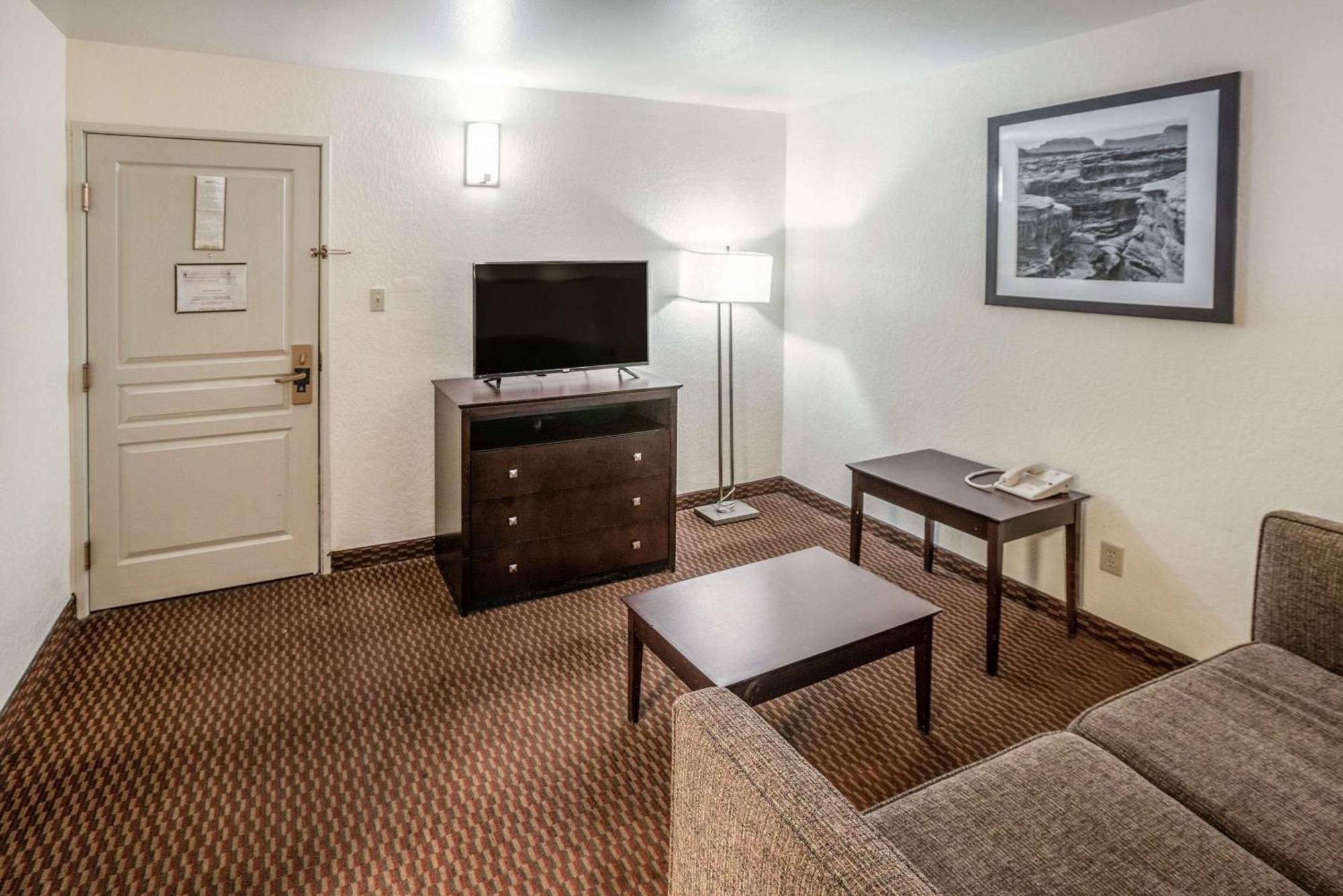 Efficiency One Room Suite Two Queen Beds Sofa bed Non Smoking